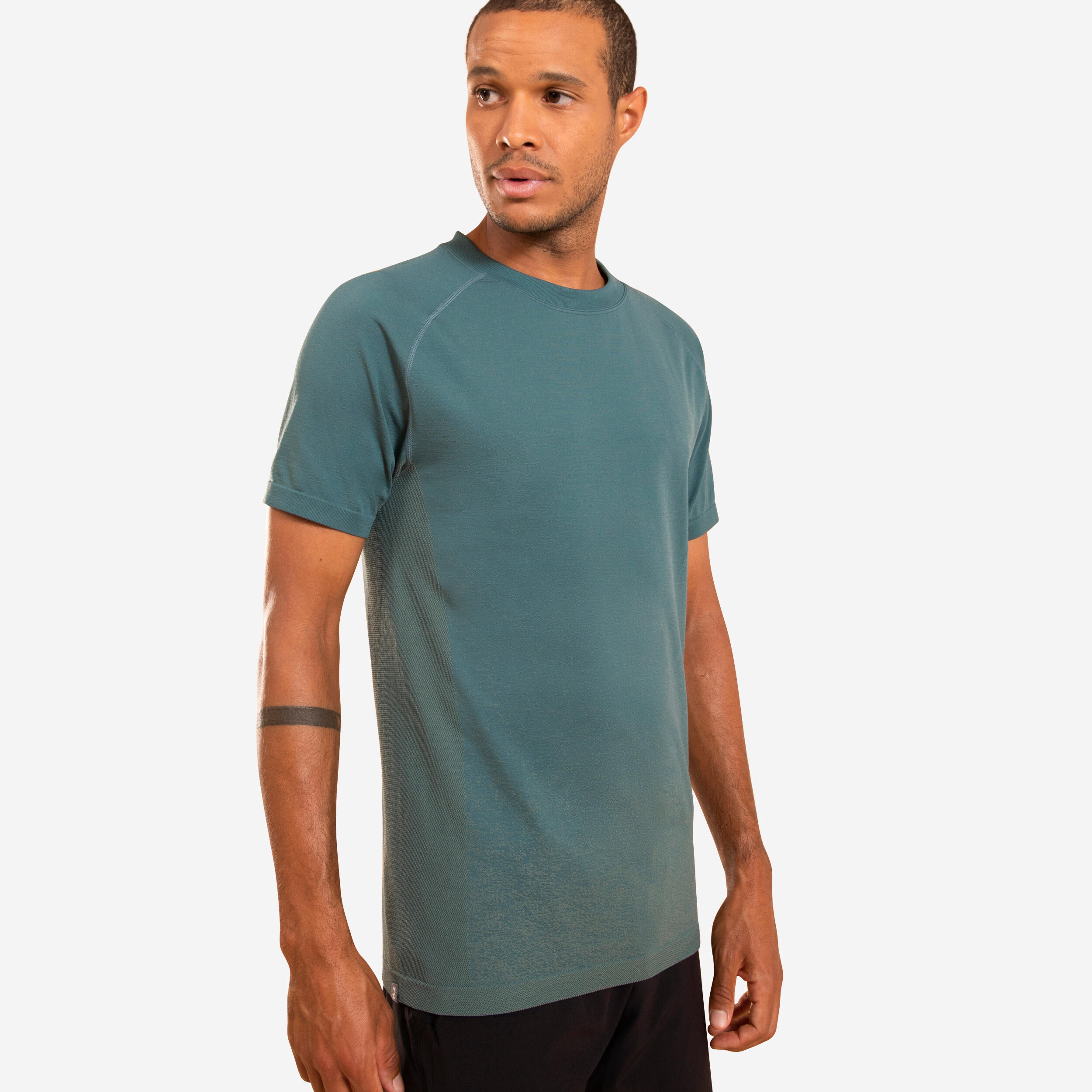 T-SHIRT MANCHES COURTES SEAMLESS - SANS COUTURES YOGA DYNAMIQUE HOMME KAKI