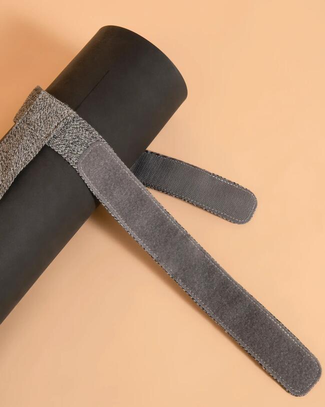 Ein grauer Yogagurt.