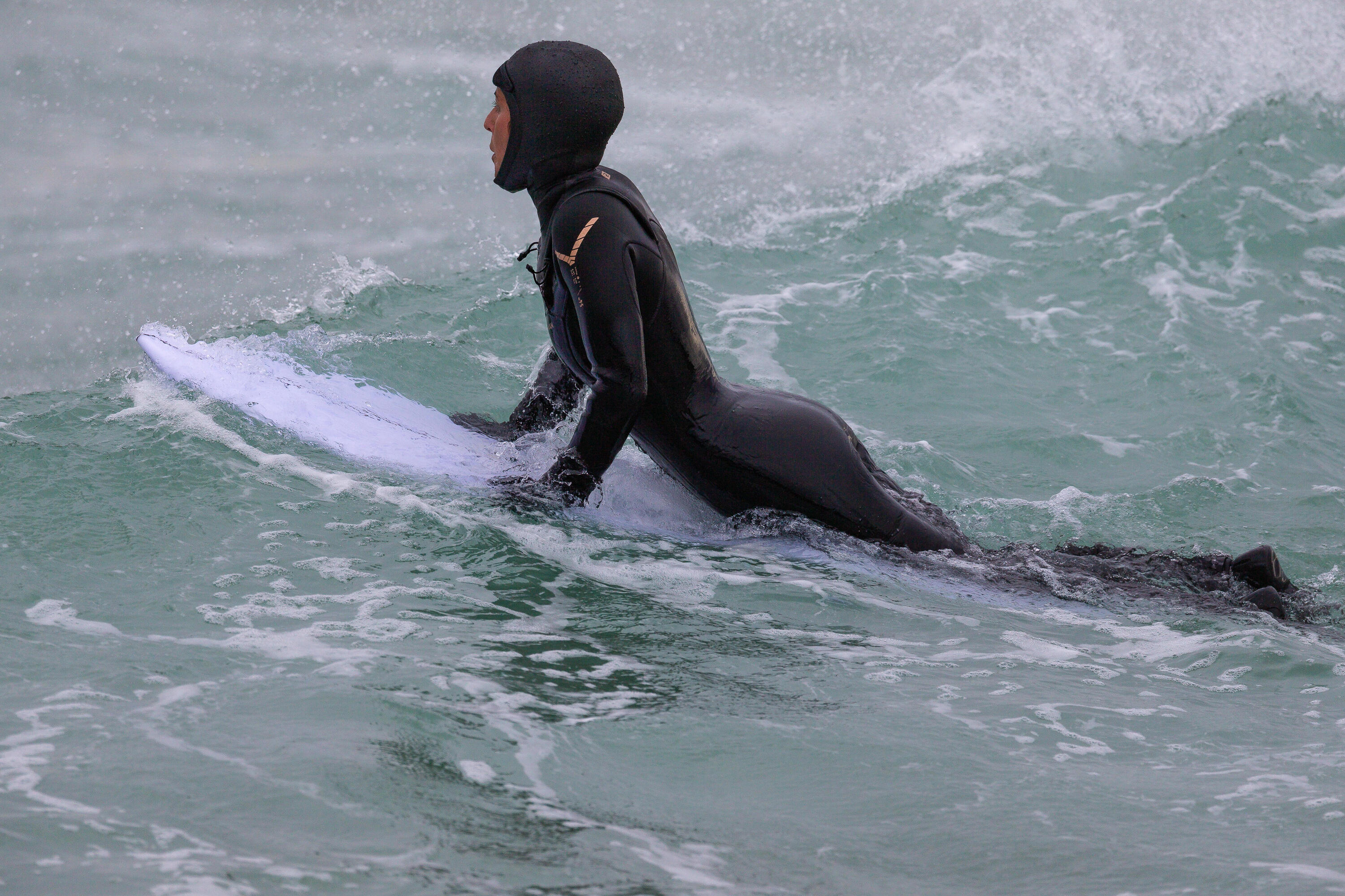 Vestit Surf Dona Experta Caputxa Integrada Cremallera Pit Neoprè 5/4 mm 19/19