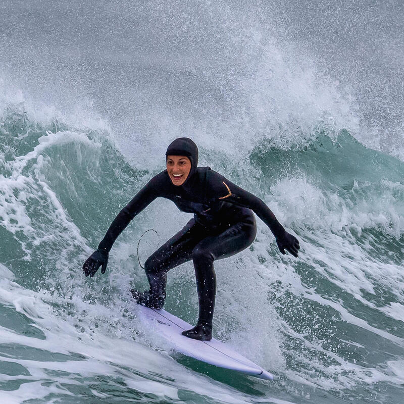 Surfer mit Neoprenanzug