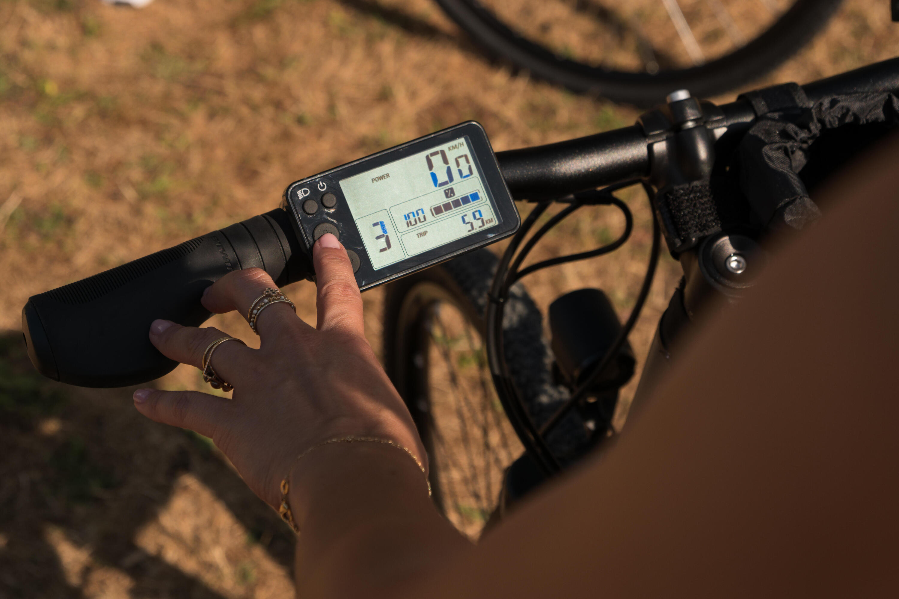 Vélo tout chemin électrique - cadre haut - Riverside 520 E gris 21/24