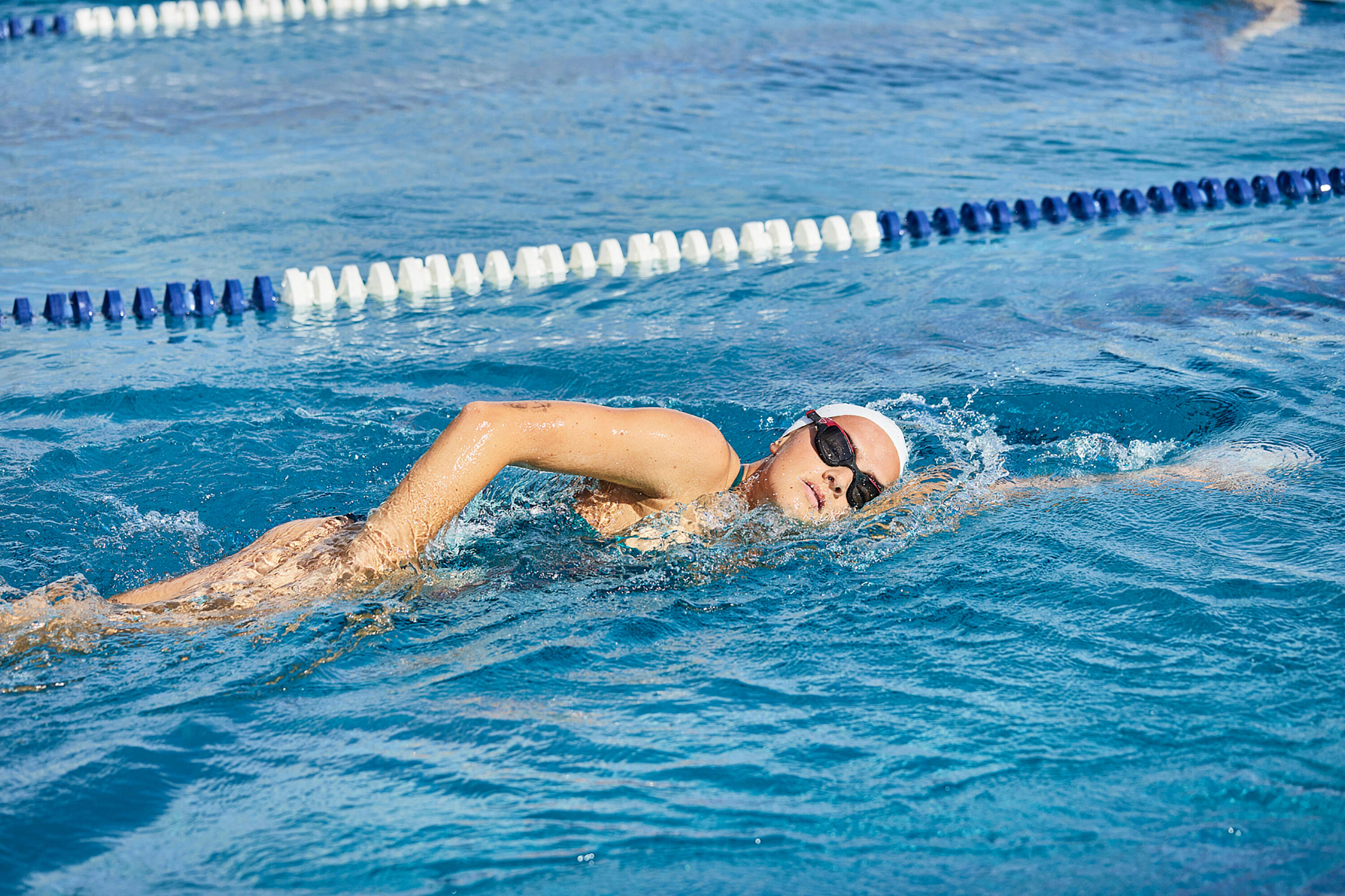 Occhialini piscina SPIRIT lenti fumé viso grande nero-rosso 9/18