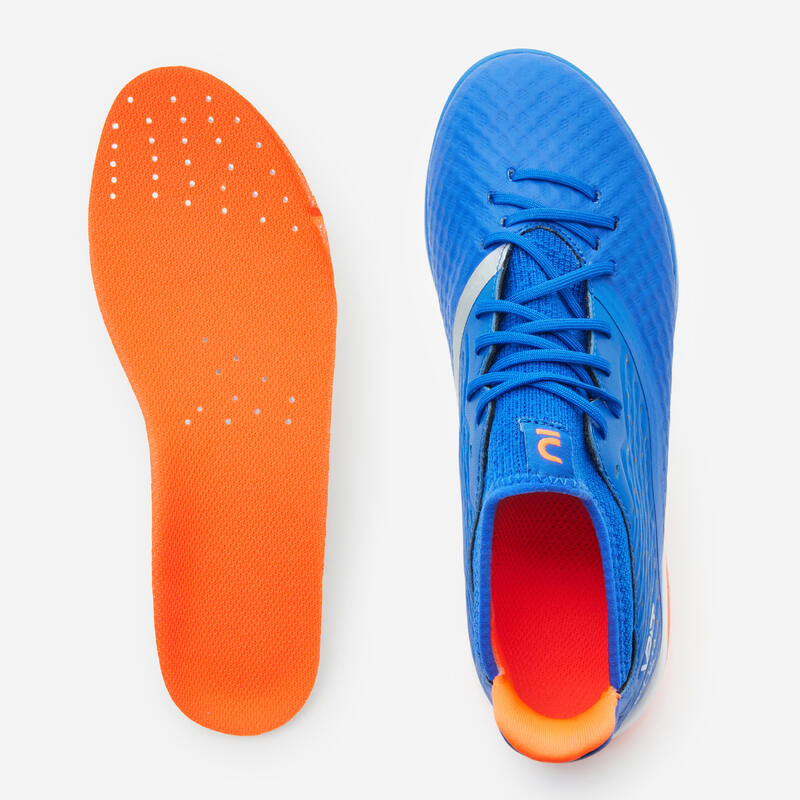 CHAUSSURES DE FOOTBALL ENFANT A LACETS VIRALTO III TURF TF BLEU ET ORANGE