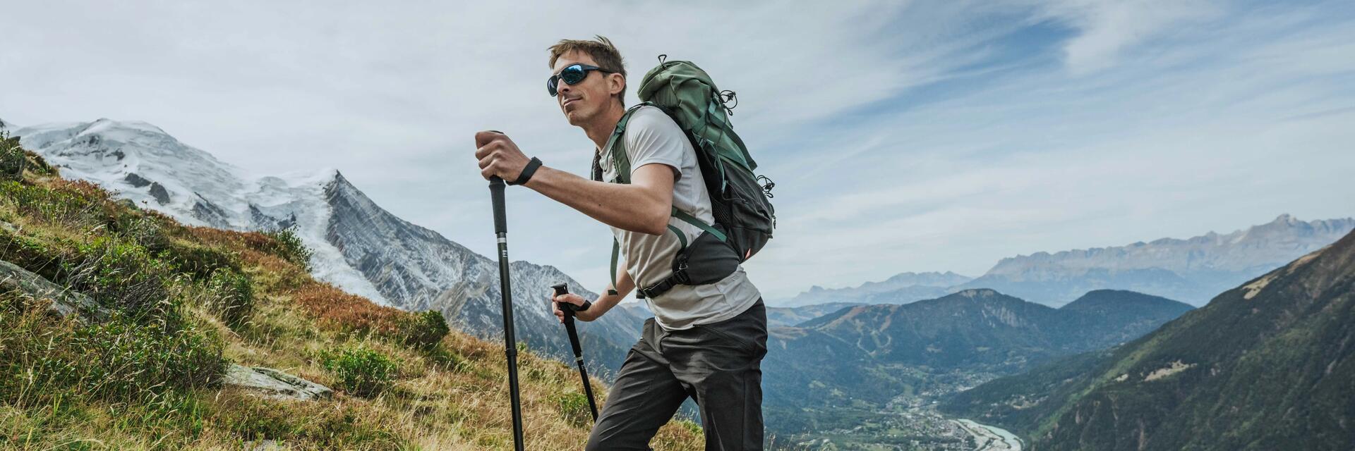 Mężczyzna wchodzący pod górę na Giewont