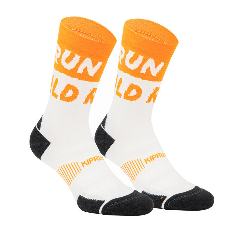 CHAUSSETTES DE RUNNING RUN900 EPAISSES MI-MOLLET RUN WILD BLANC ORANGE