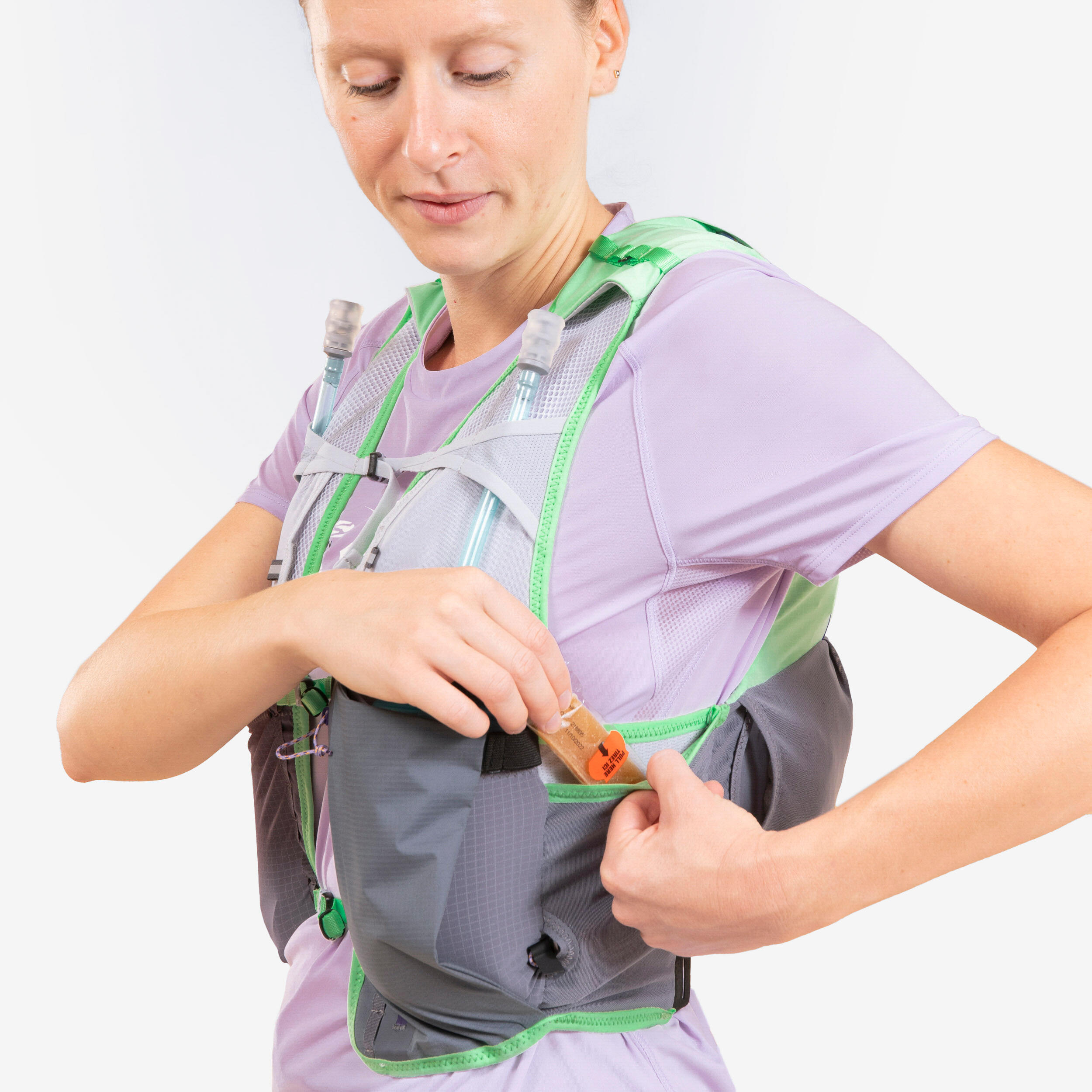 8L WOMEN'S TRAIL RUNNING BAG - MINT GREEN - SOLD WITH 2 500ML FLASKS 7/10