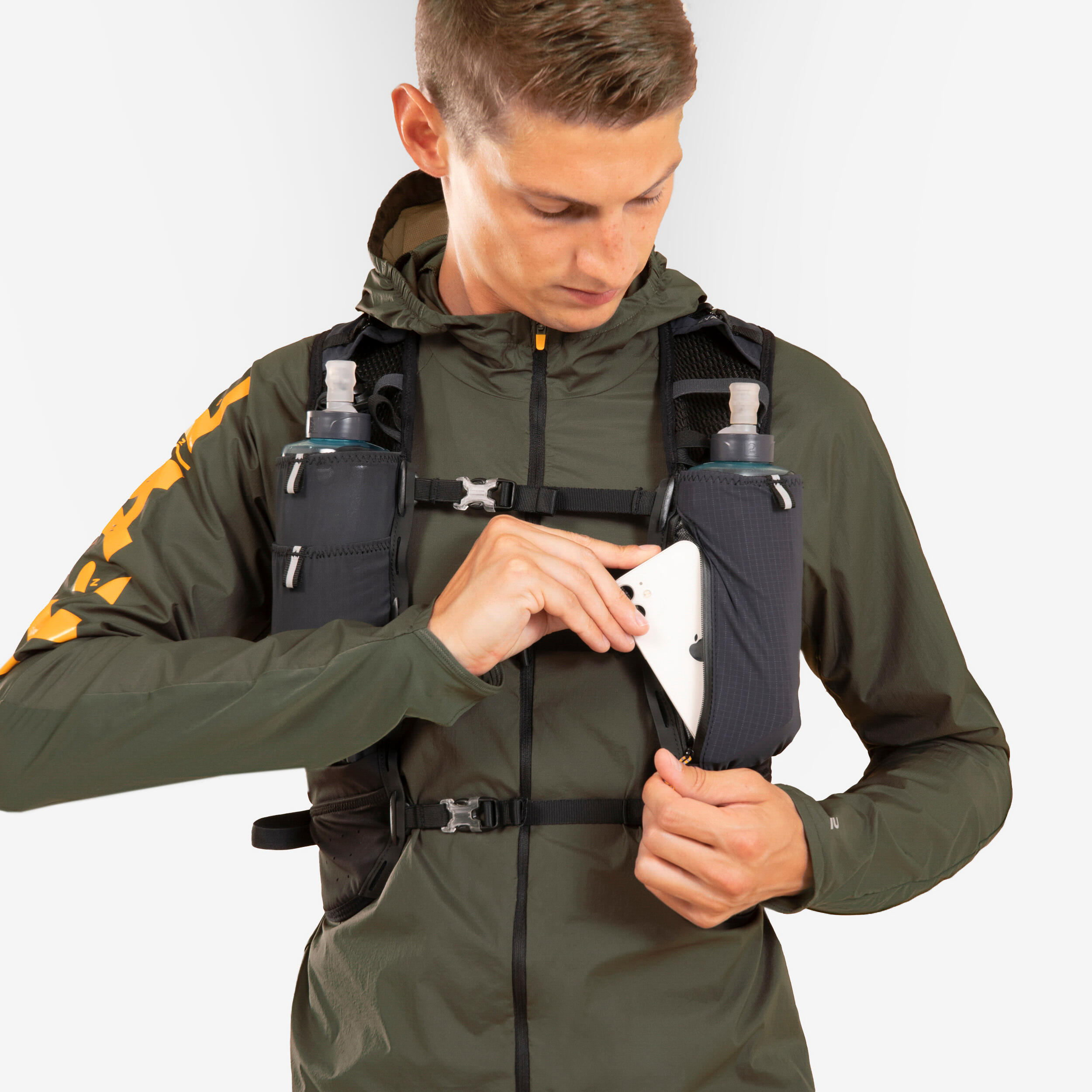 SAC TRAIL ULTRA RUNNING 15L MIXTE NOIR VENDU AVEC POCHE A EAU 2L