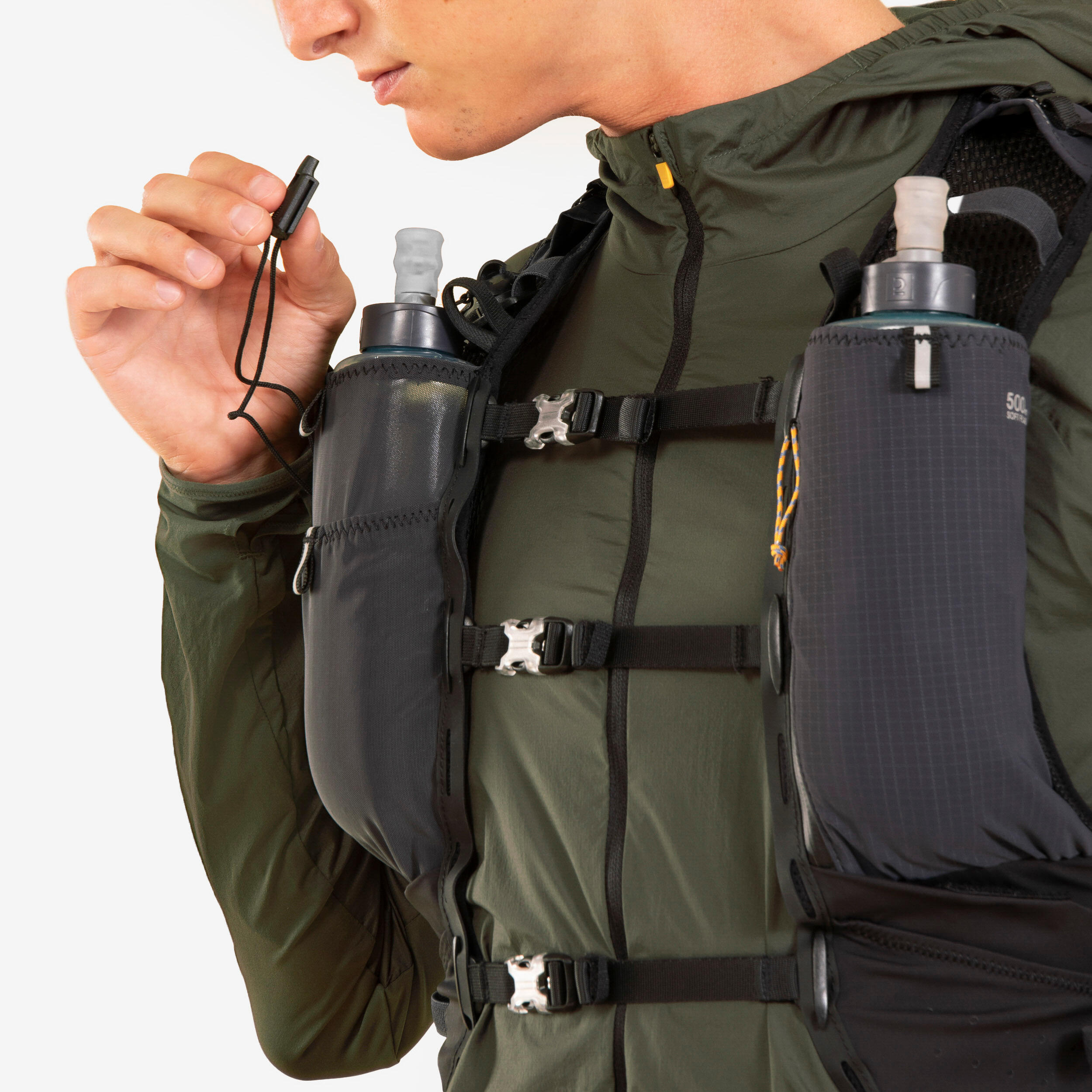 SAC TRAIL ULTRA RUNNING 15L MIXTE NOIR VENDU AVEC POCHE A EAU 2L KIPRUN Decathlon