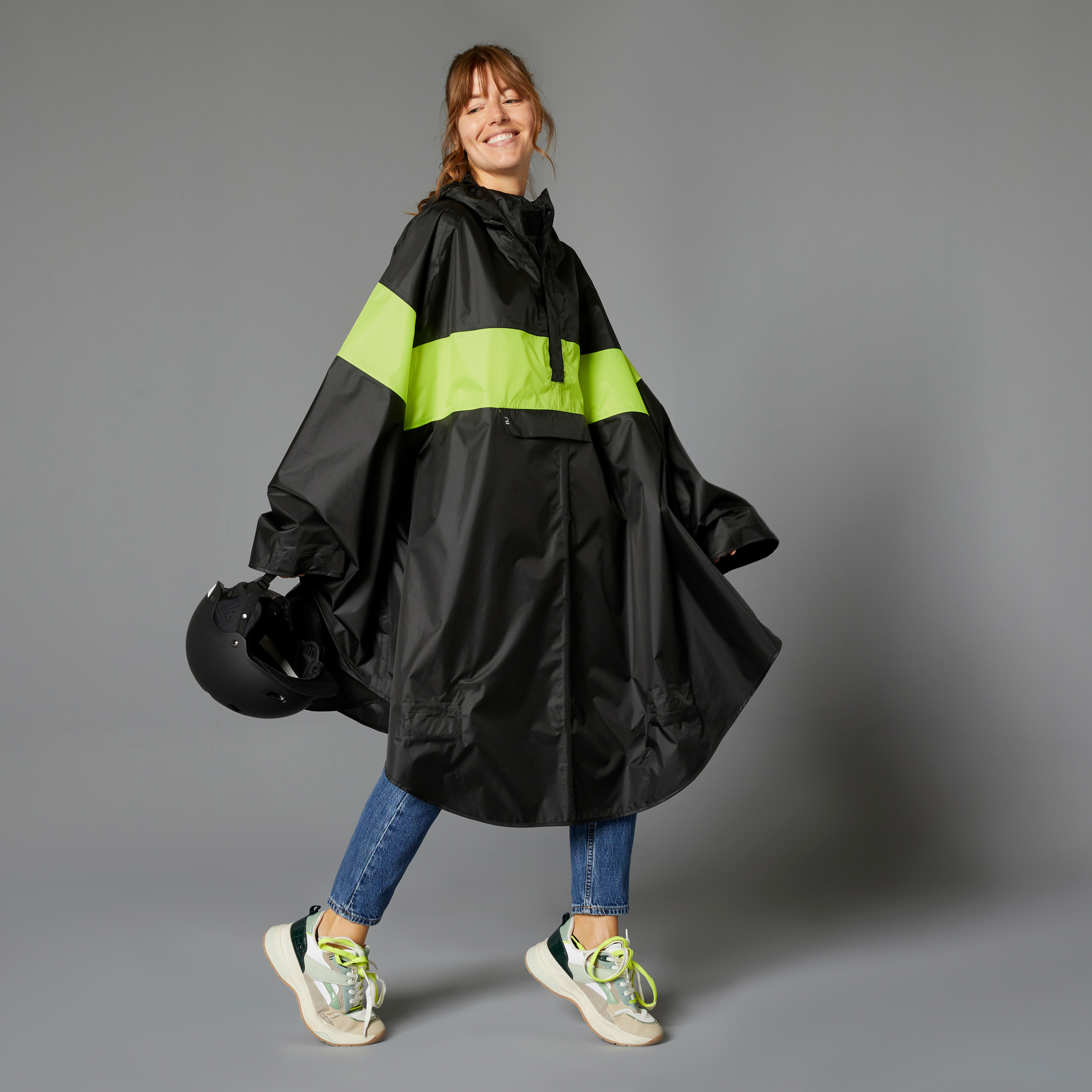 PONCHO VISIBILITE PLUIE JOUR VELO VILLE 120 NOIR JAUNE FLUO