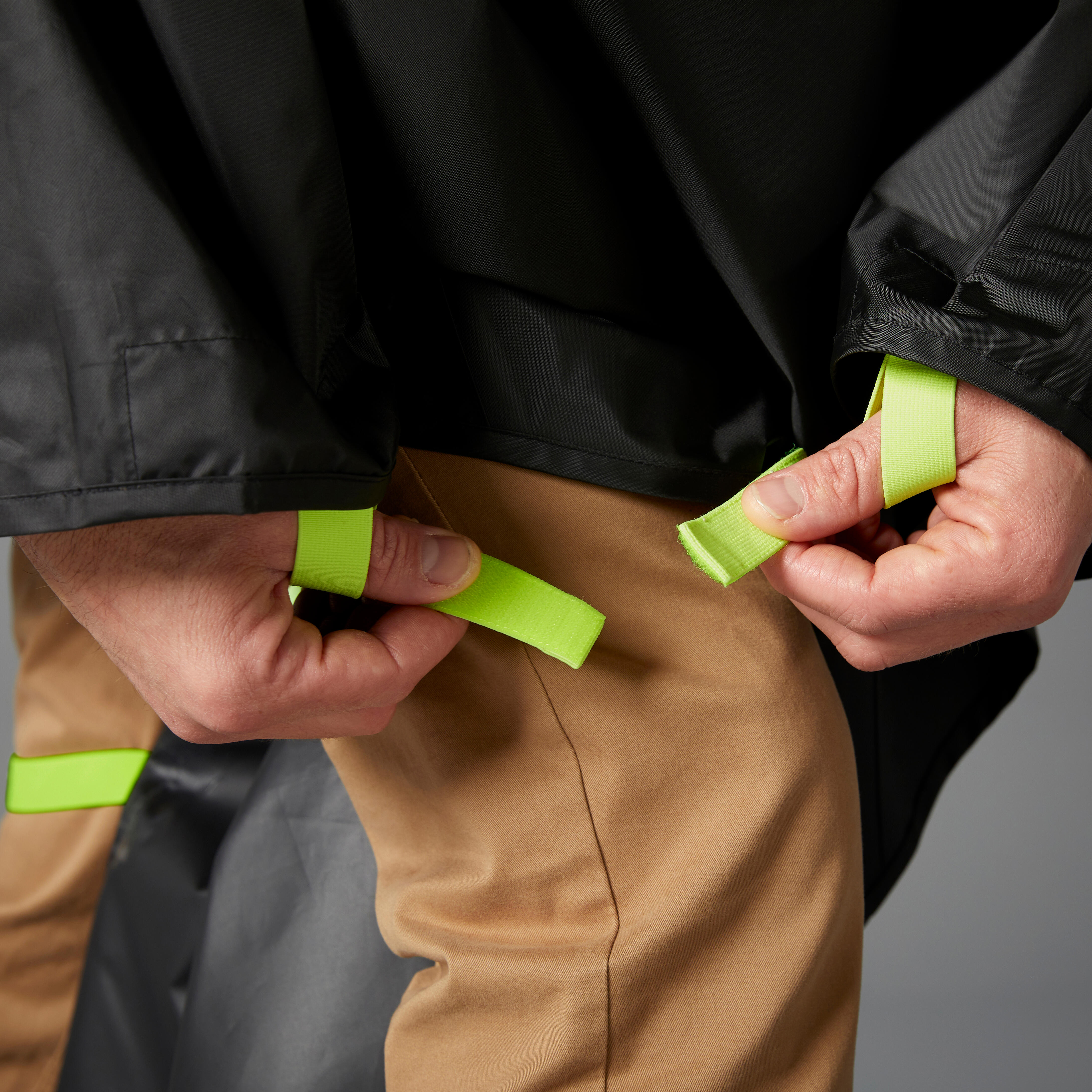 BTWIN Reflexné cyklistické pončo 120 čierno-žlté 3XL-4XL · záber 6