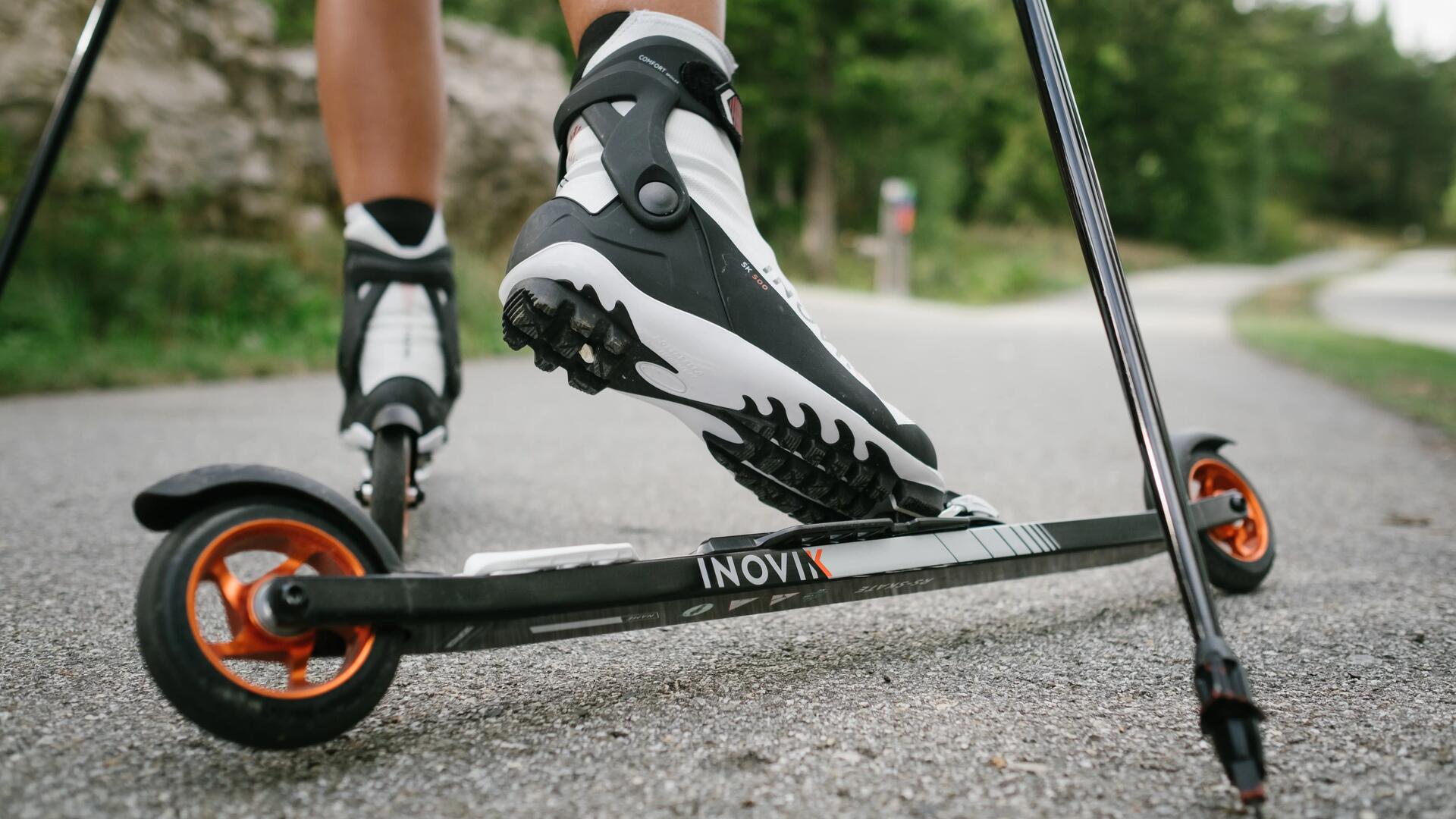Roller ski