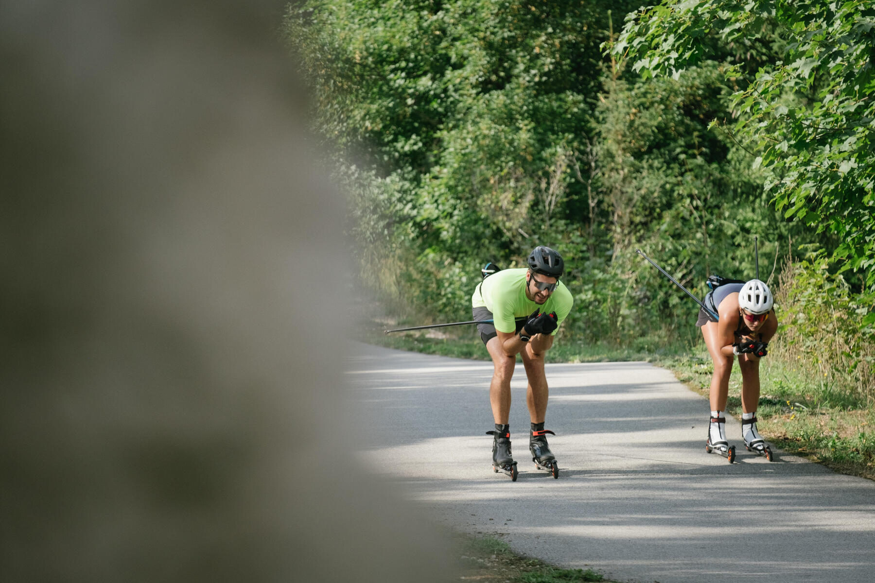 Entdecke das Rollerski! Verbessere deine Technik und Ausdauer auch während des Sommers und glänze beim Langlaufen