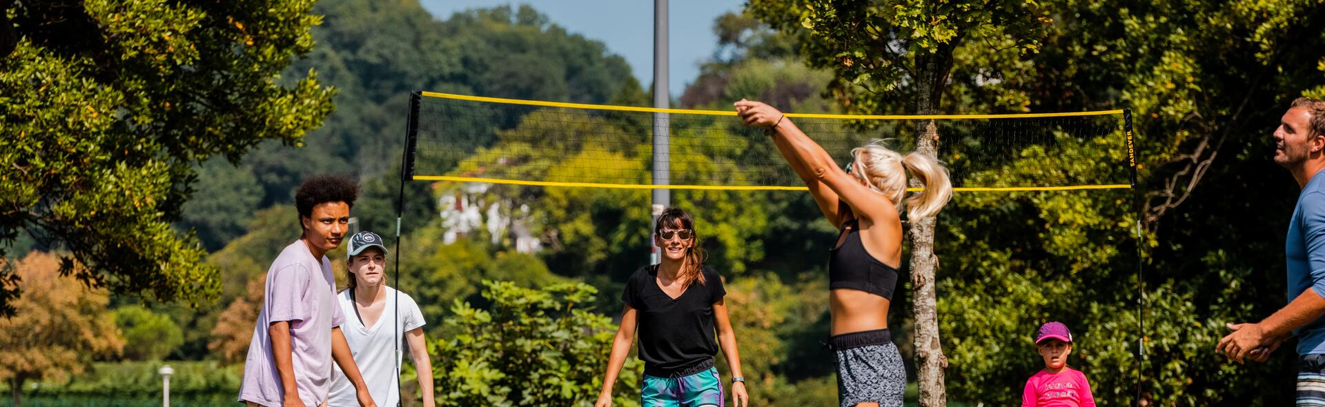 Guide des vacances actives sans voyager