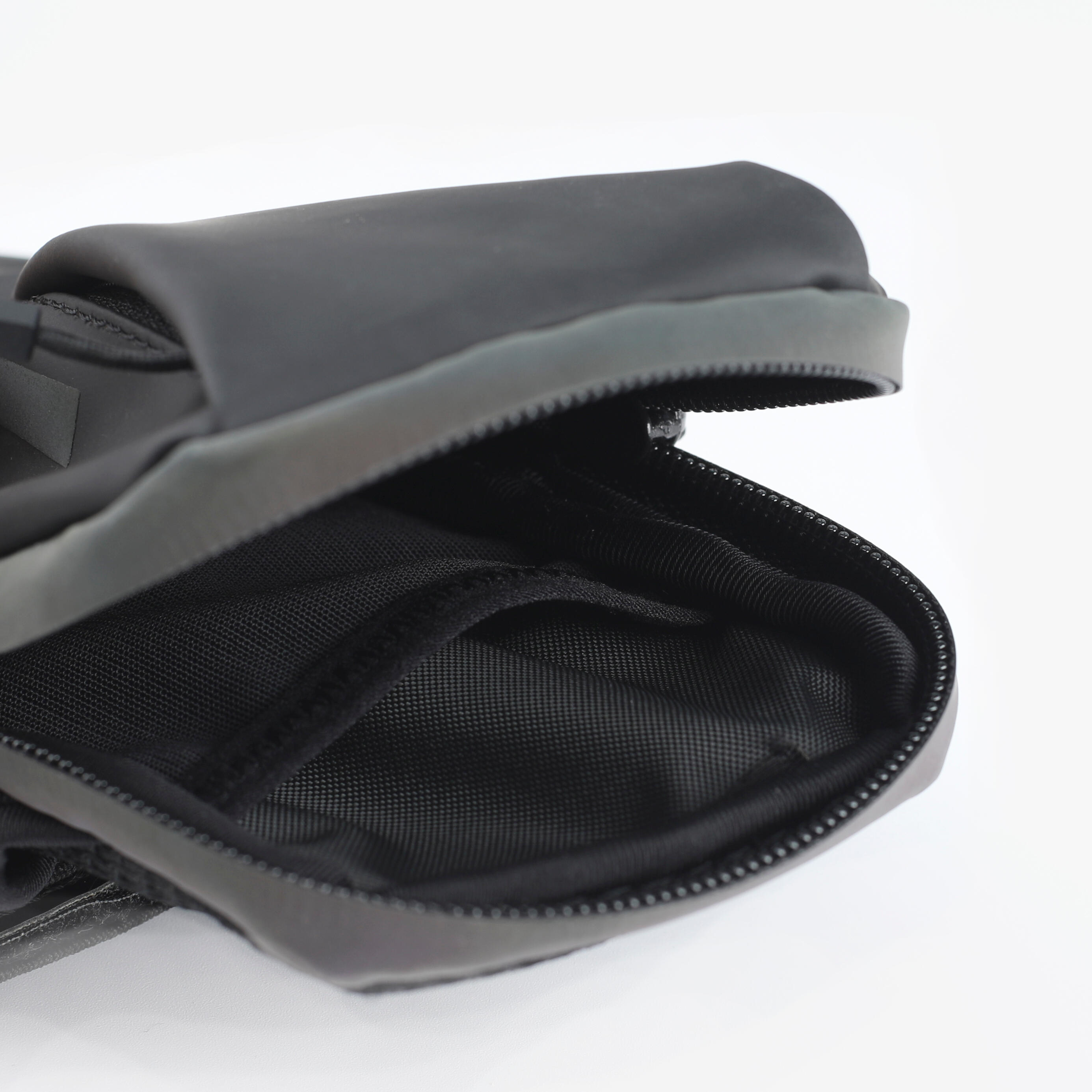 Braçadeira de Telemóvel para Corrida Adulto - KIPRUN Multibolsos Preto 10/14