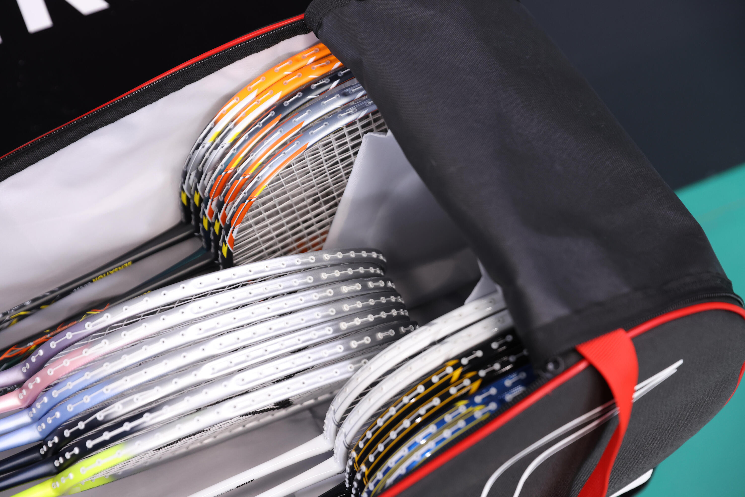 CAPA DE RAQUETE DE BADMINTON BL CLUB 190 PRETO 28/28