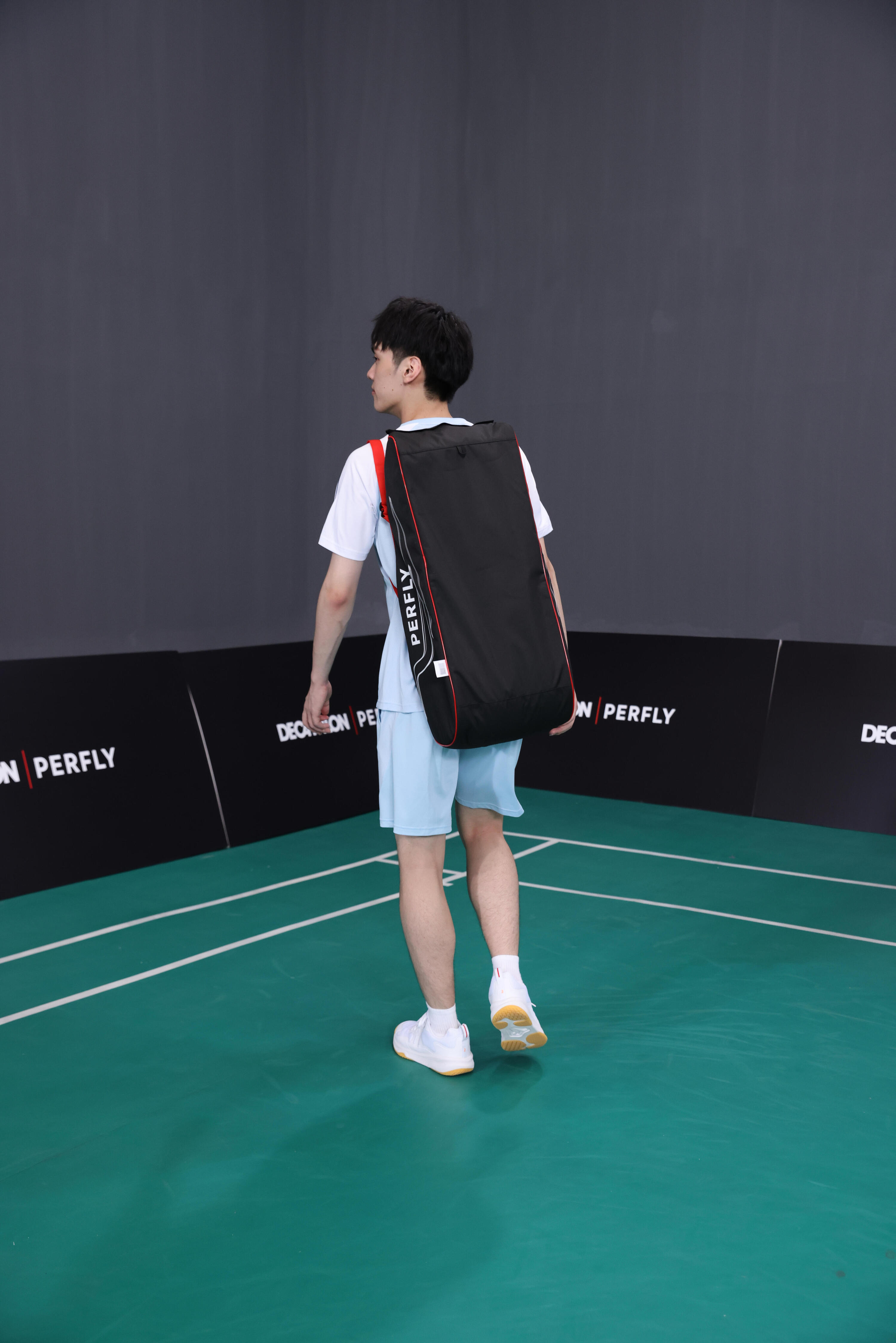 CAPA DE RAQUETE DE BADMINTON BL CLUB 190 PRETO 21/28