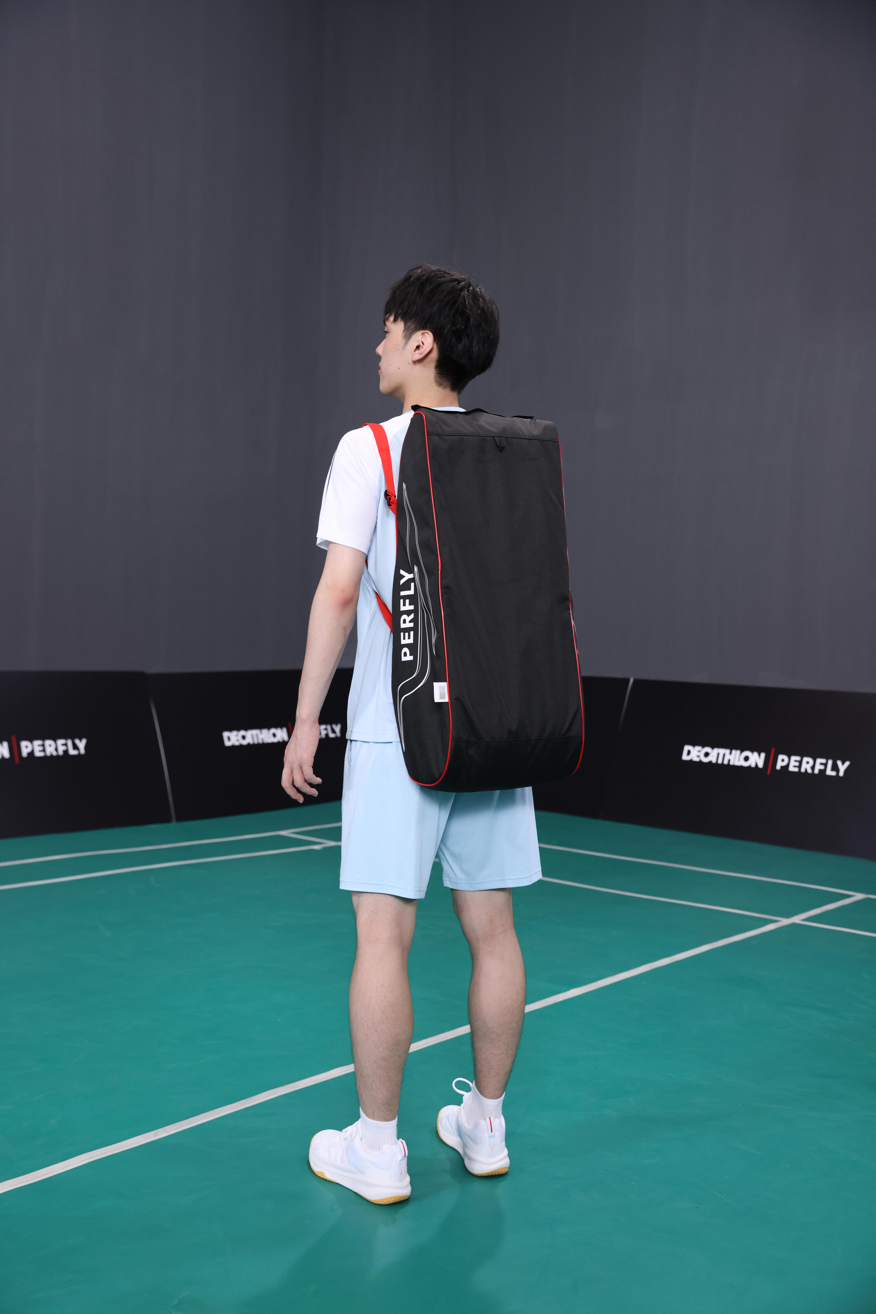 CAPA DE RAQUETE DE BADMINTON BL CLUB 190 PRETO 19/28