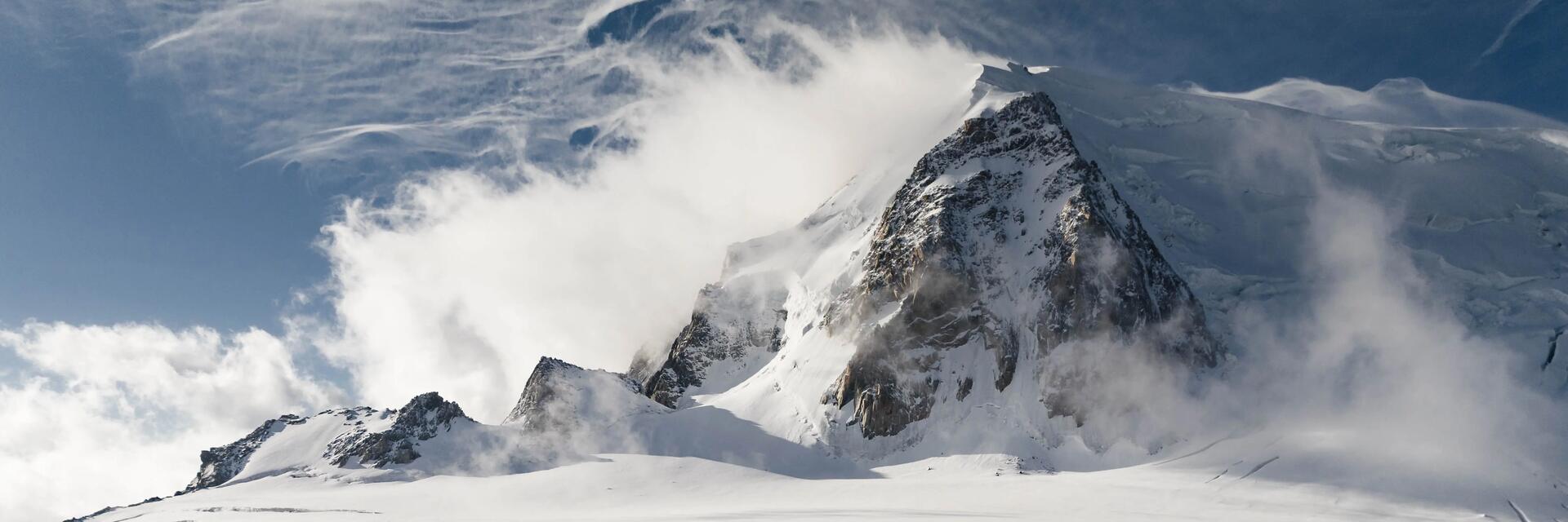 Grafika przedstawiająca górę Mount Everest