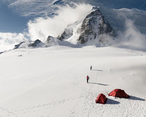 Grafika przedstawiająca górę Mount Everest