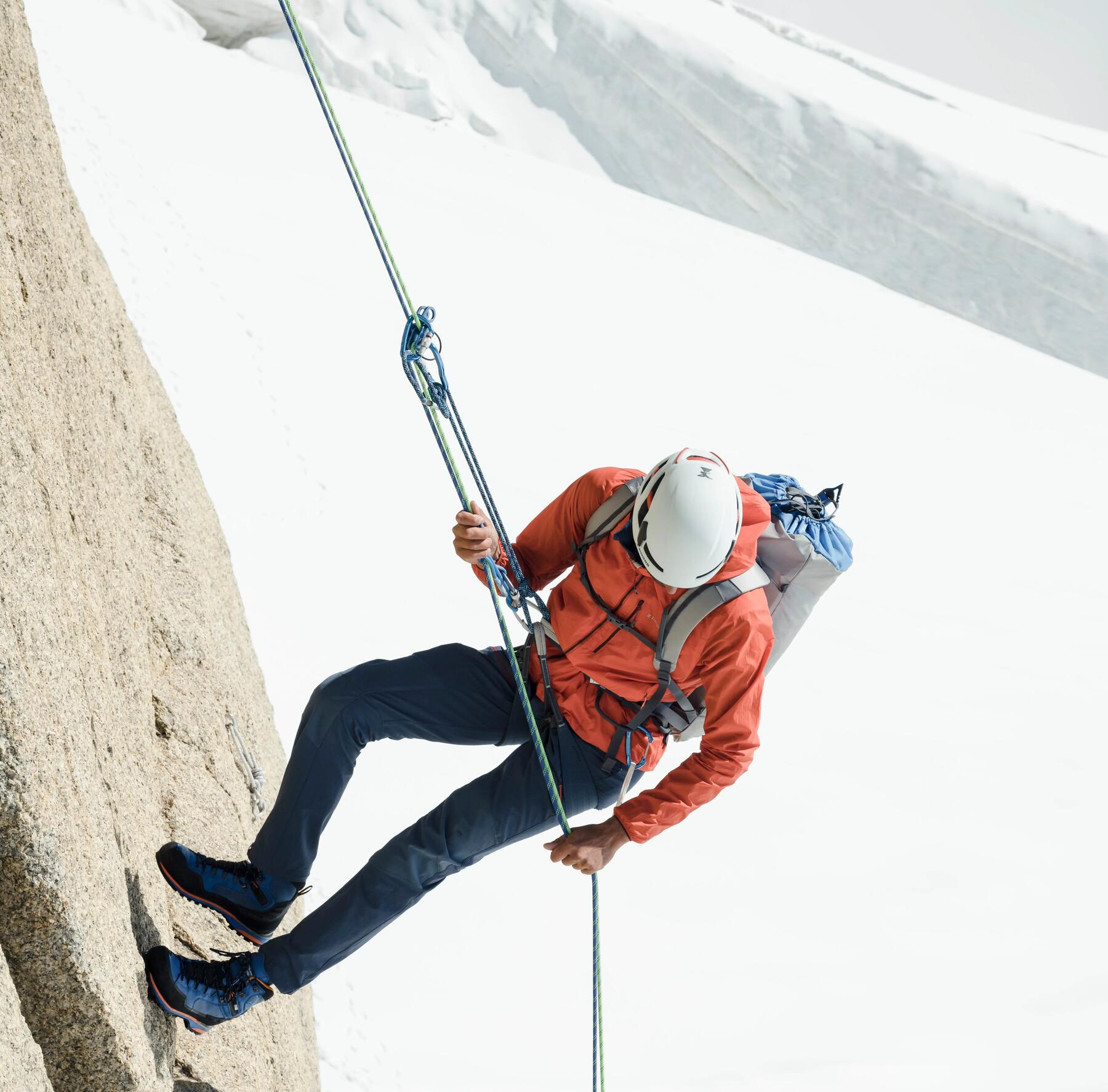 Eisschrauben sind beim Klettern im Hochgebirge wichtig