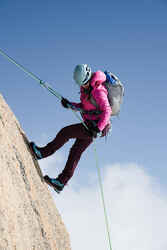Γυναικείο ελαφρύ παντελόνι αναρρίχησης και ορειβασίας - ROCK EVO - Μπορντώ 