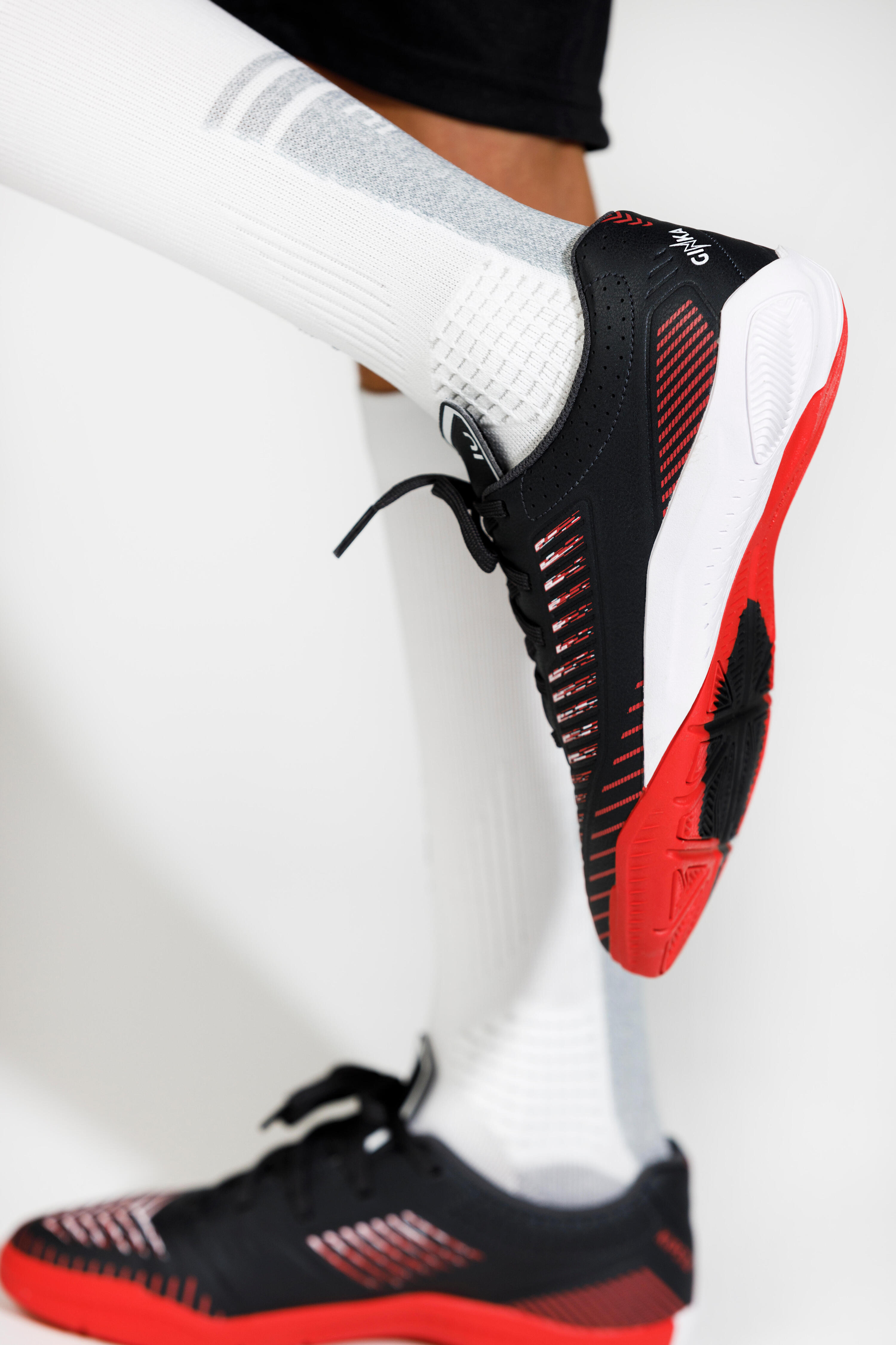 Scarpe futsal bambino GINKA 500 nero-rosso 14/16