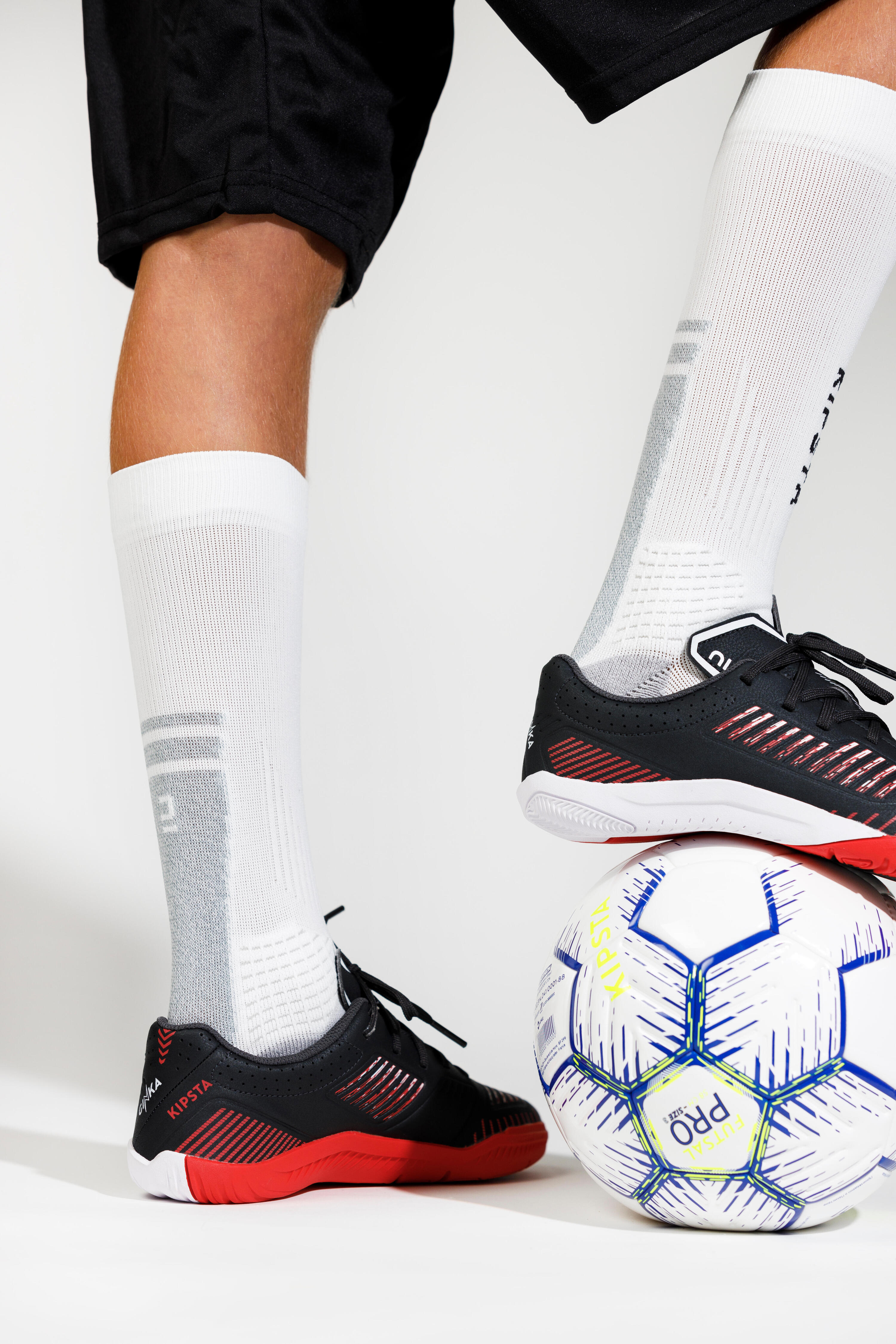 Scarpe futsal bambino GINKA 500 nero-rosso 13/16