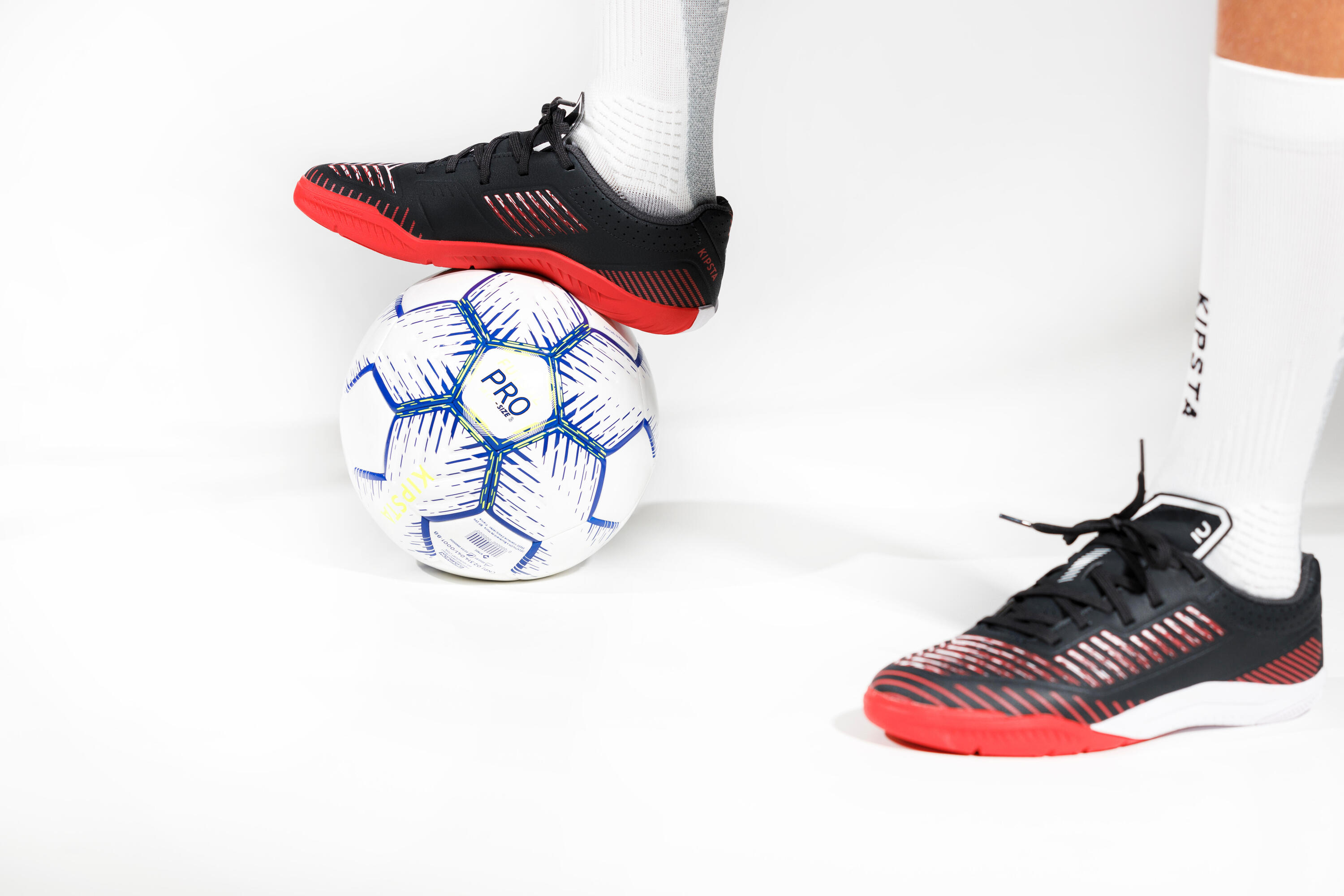 Scarpe futsal bambino GINKA 500 nero-rosso 11/16