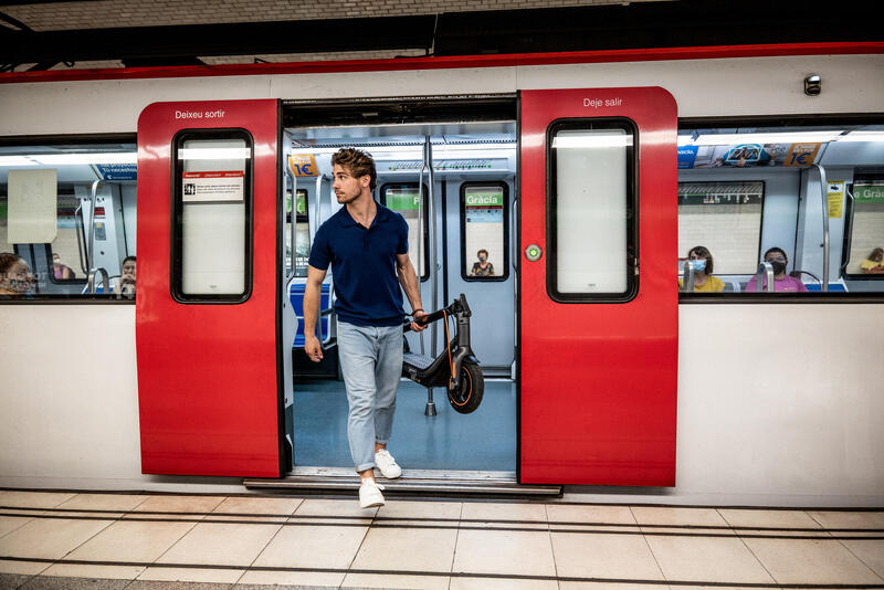 Czy można wejść z hulajnogą do autobusu?