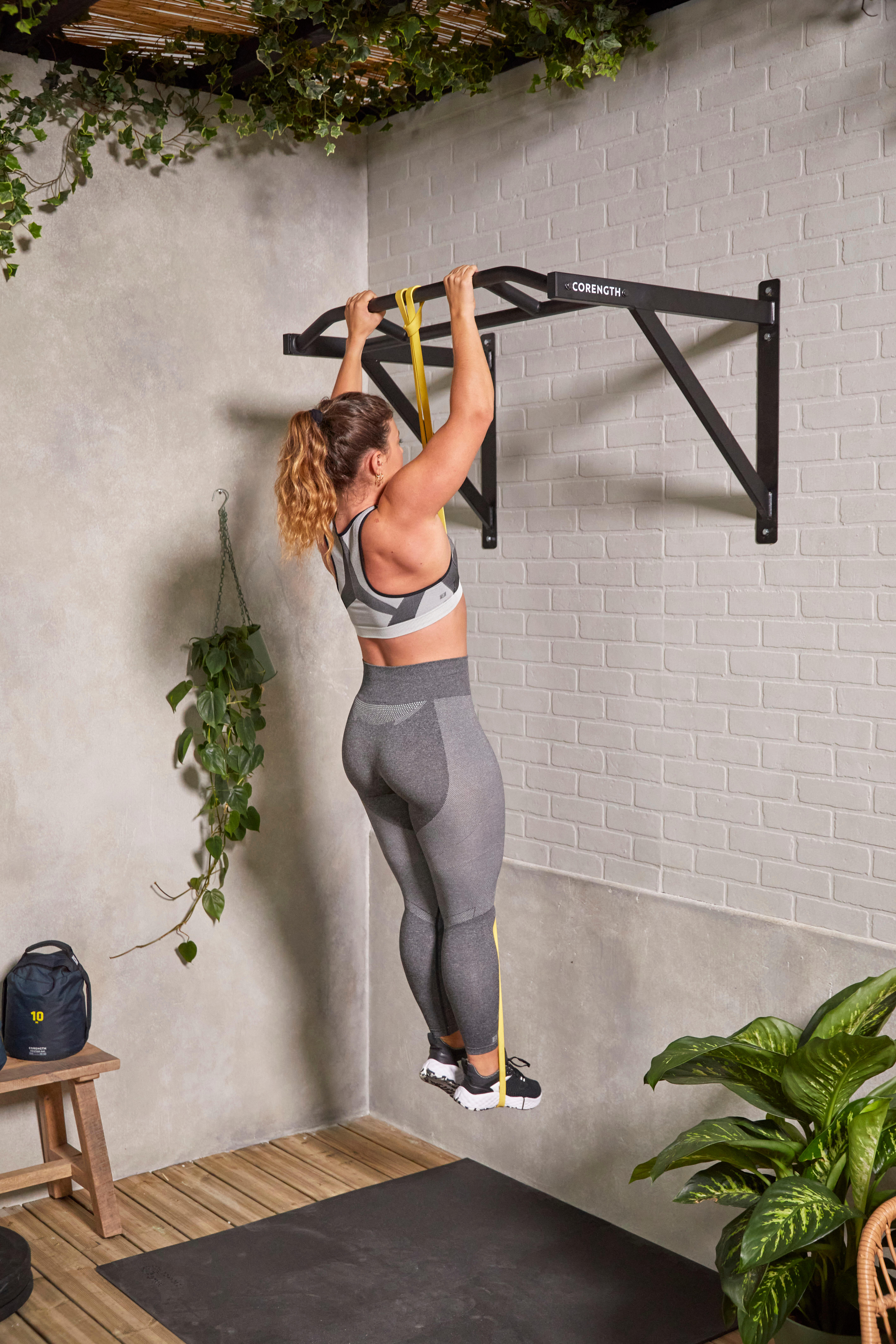 Indoor and Outdoor Wall Mounted Pull Up Bar