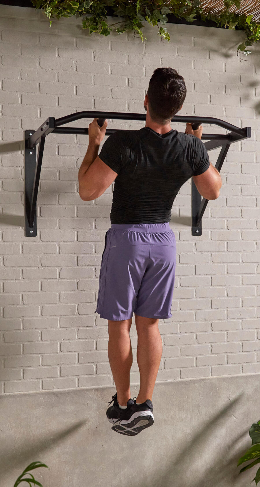 Wall pull up bar