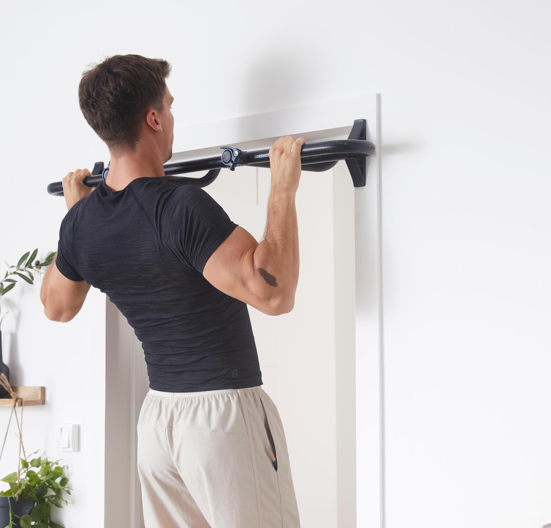 Door frame pull up bar