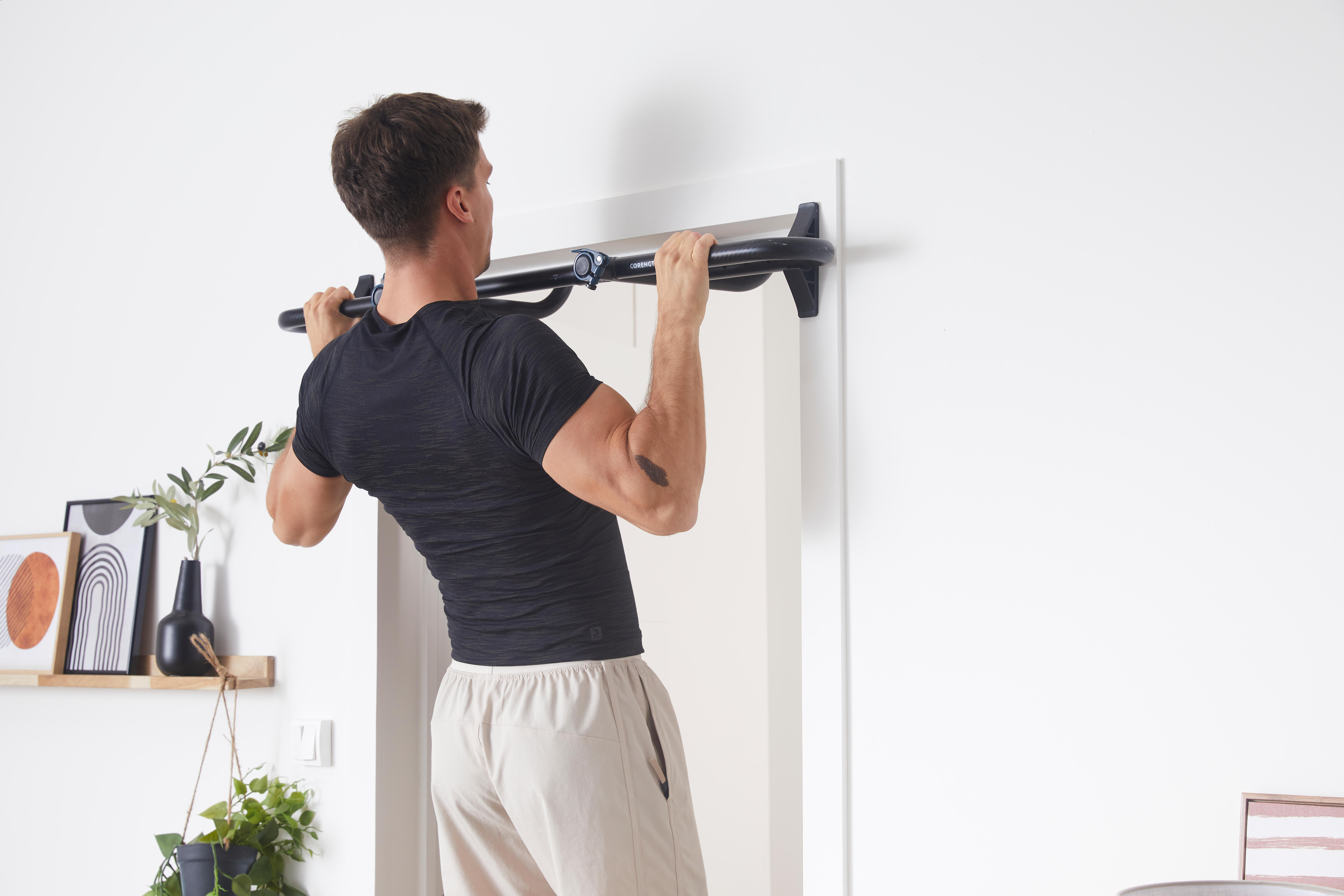 No Screw Doorway Weight Training Pull Up Bar