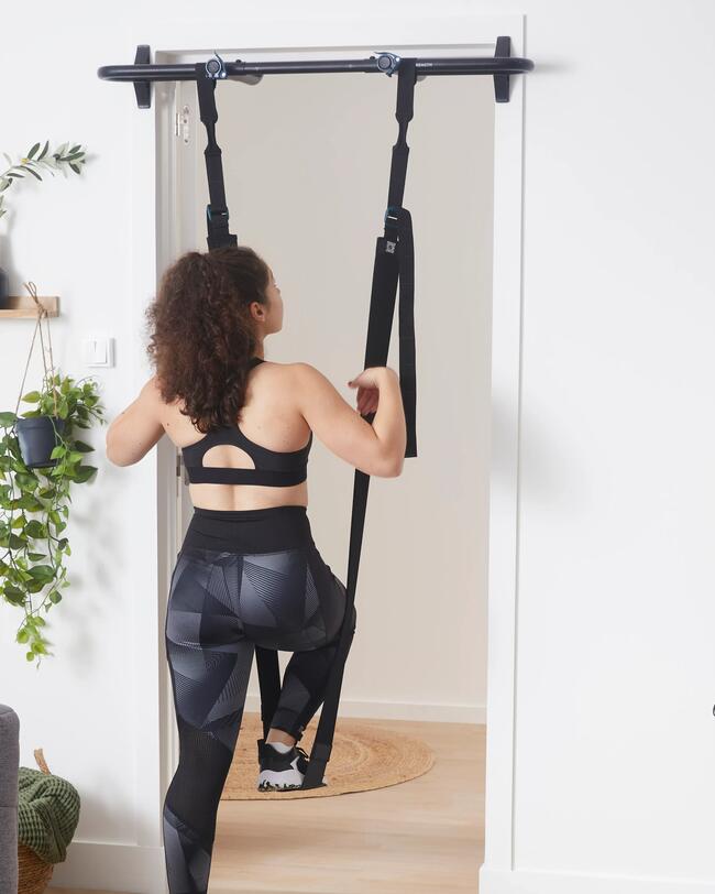 Eine Frau macht Sport.