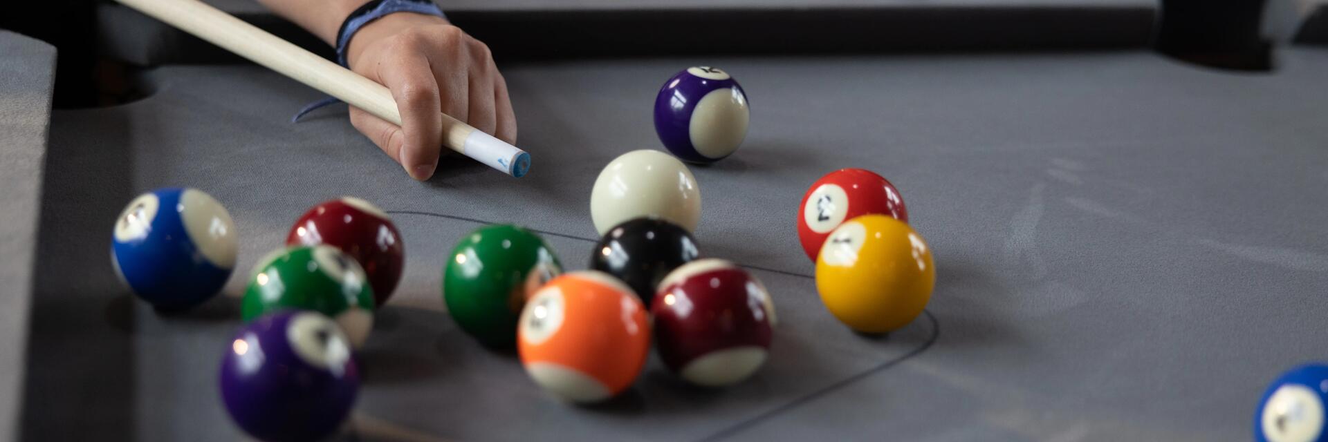 Top 10 des règles de savoir-vivre autour d’une table de billard