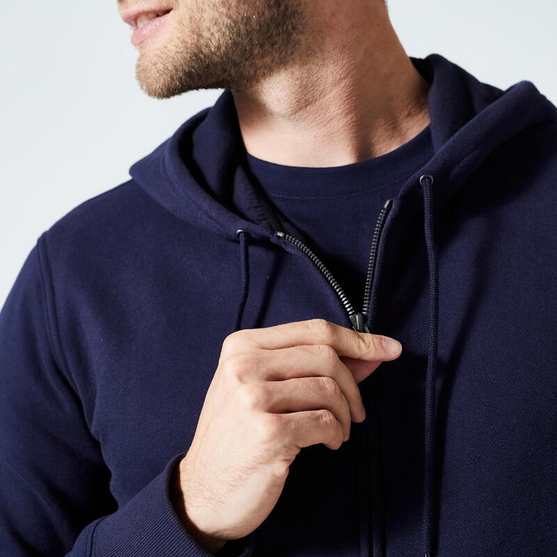 Felpa uomo palestra 500 ESSENTIALS con cappuccio e zip pesante blu