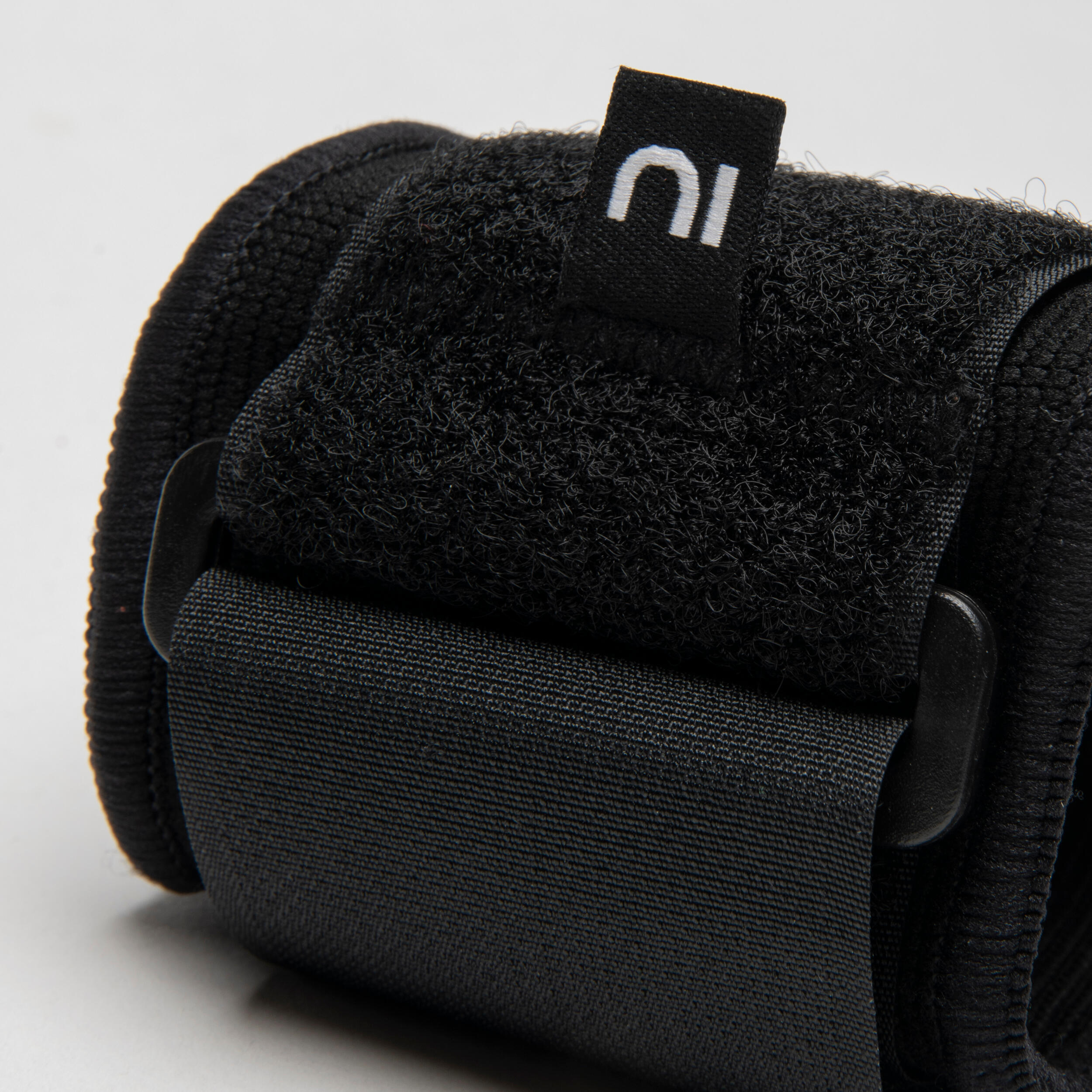 Adult Supportive Wrist Strap R100 - Black