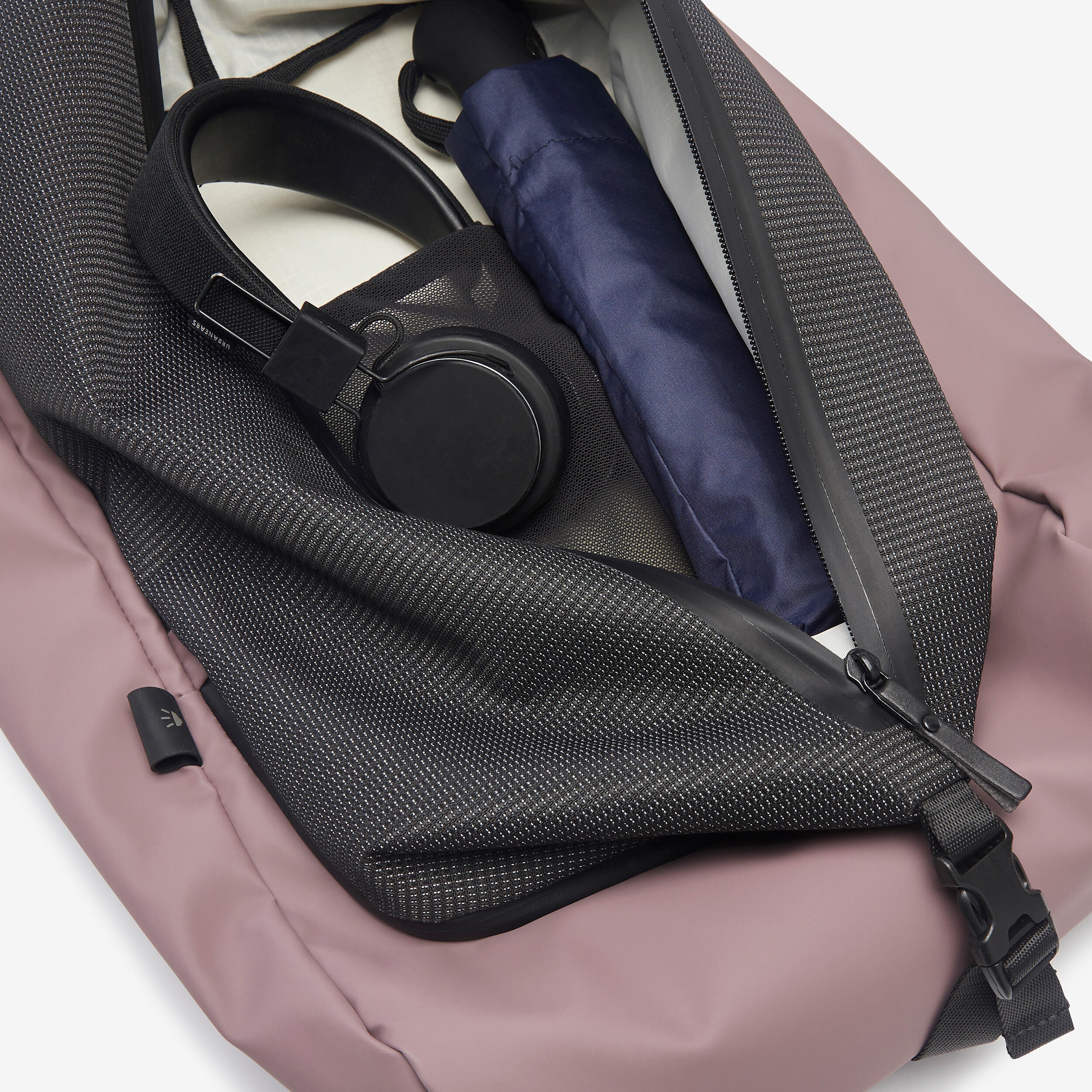 Mochila Caminar Ciudad Activ MBLTY Brooklyn 27 l + Fiambrera Rosa 7/9