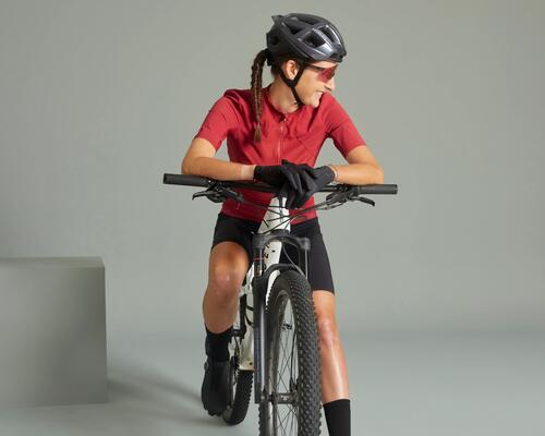 Réinventer les tenues de VTT pour les femmes