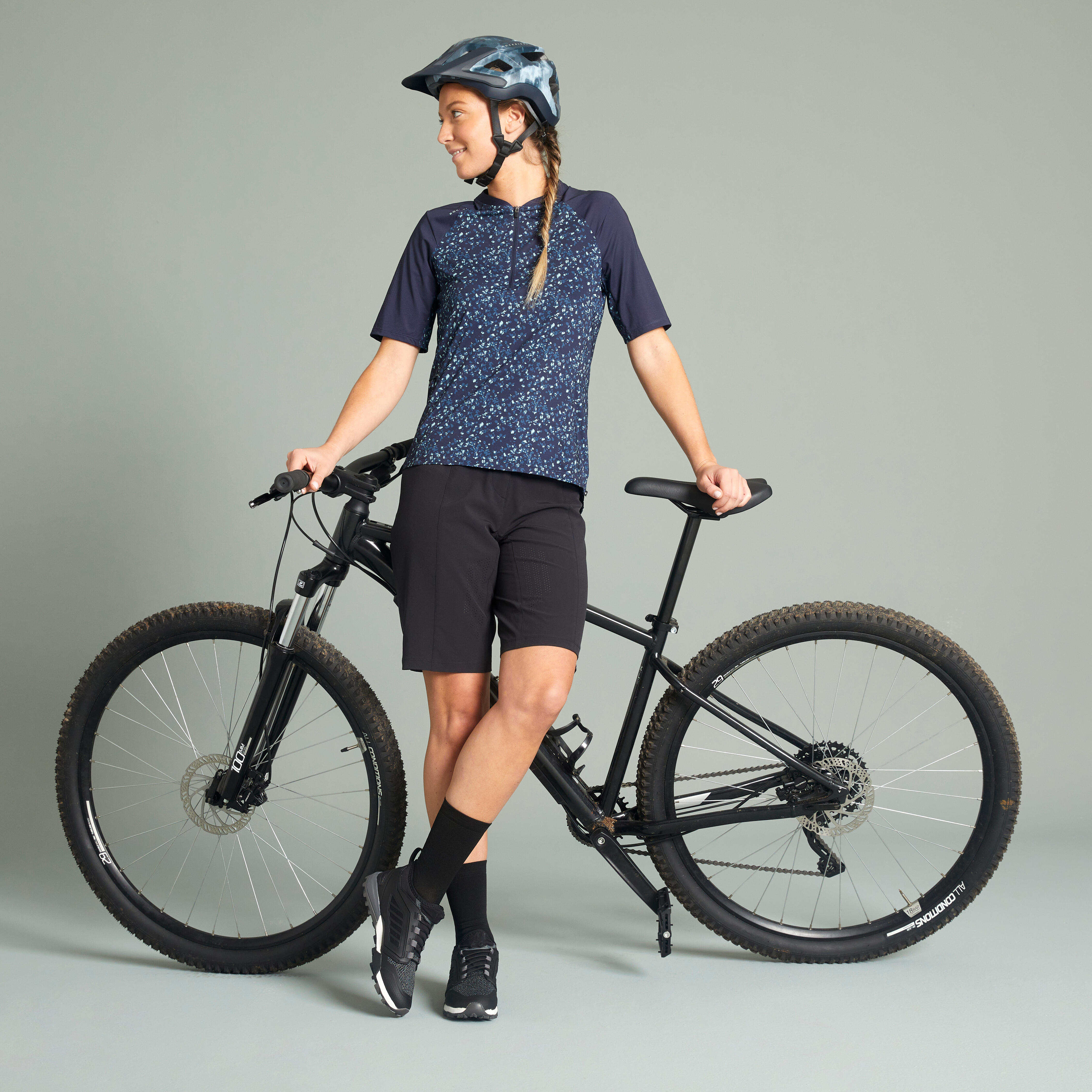 Women s Mountain Biking Shorts EXPL 700 Black