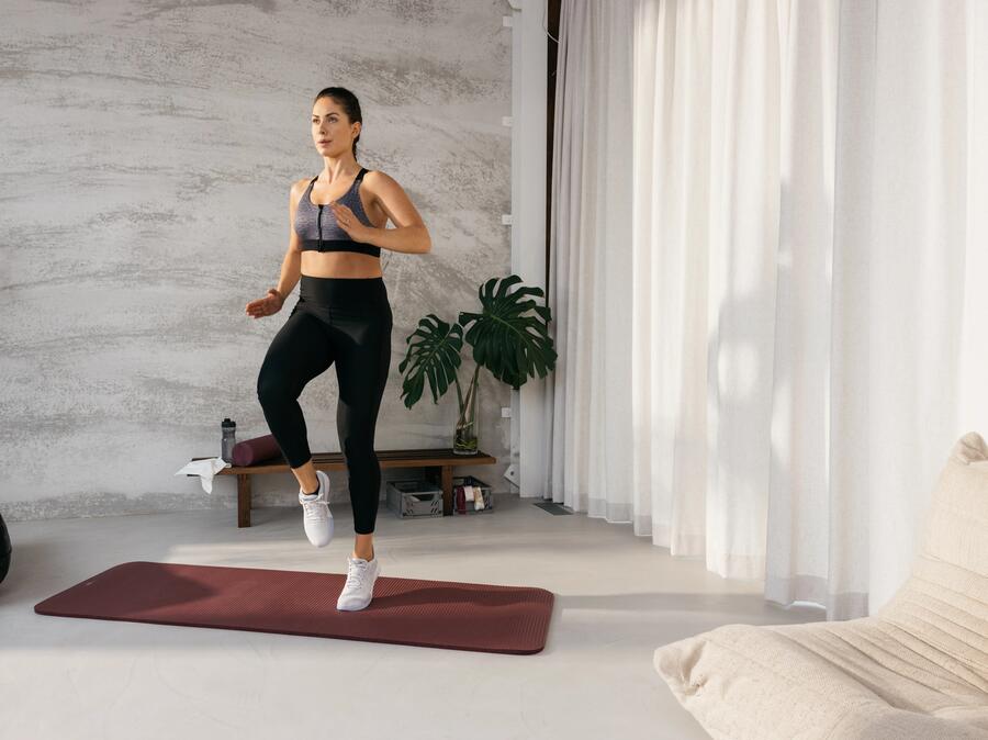 CUM ALEGEM O ŢINUTĂ DE FITNESS CARDIO PENTRU FEMEI