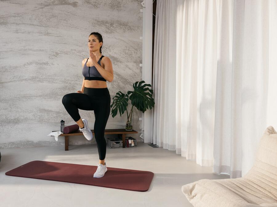 CUM ALEGEM O ŢINUTĂ DE FITNESS CARDIO PENTRU FEMEI