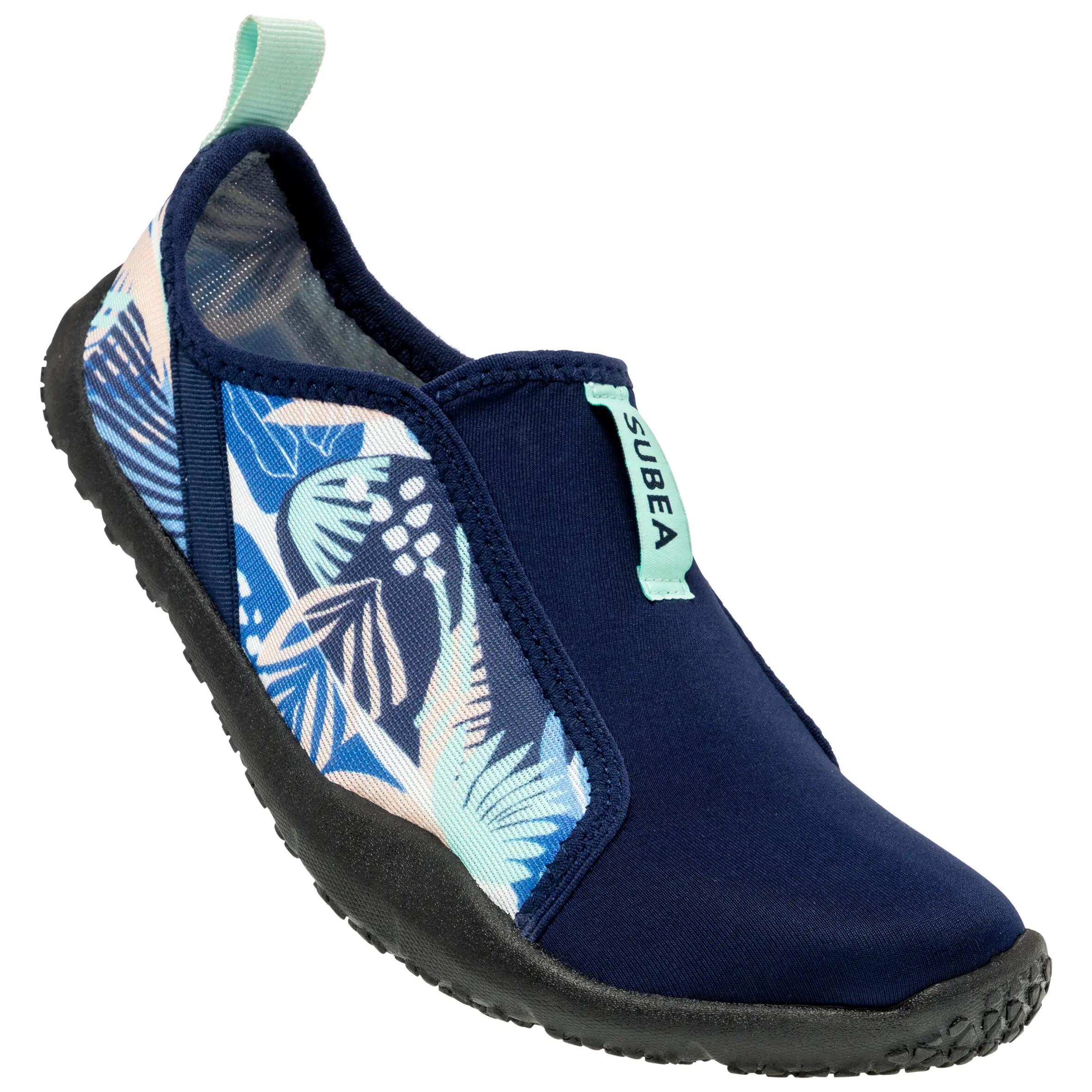 Adult water shoes, Aquashoes 120 leaf black soles 7/7