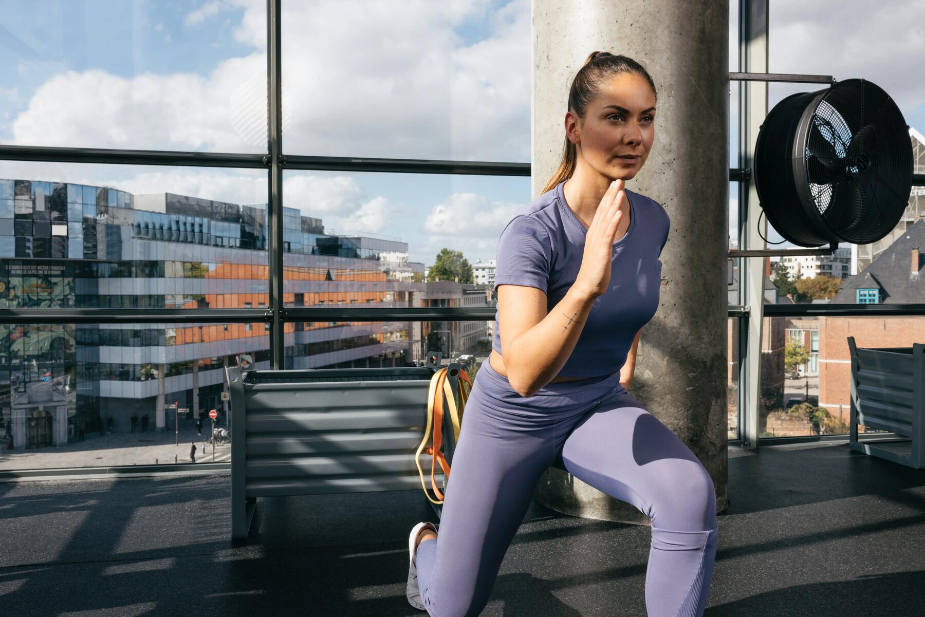EXERCIȚII LA SPALIER – CUM TE MENȚII ÎN FORMĂ ȘI CUM SCAPI DE DURERILE DE SPATE PRIN INTERMEDIUL ACESTORA?