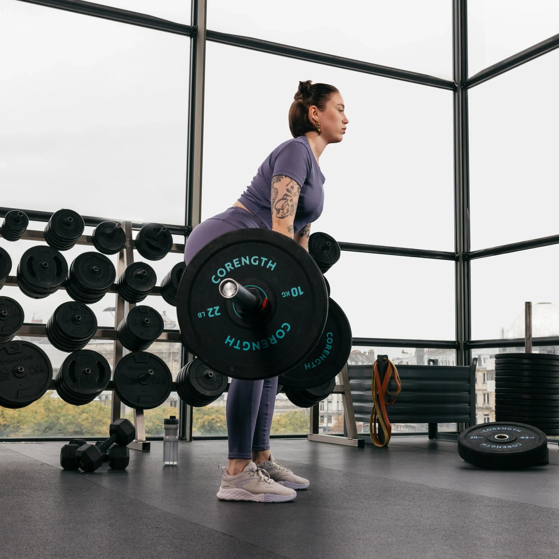 Mujer haciendo ejercicio Front Squat