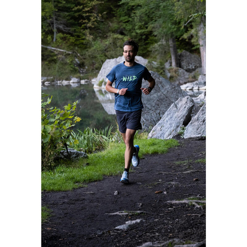 Camiseta de trail running resistente Hombre KIPRUN Run 500 Grafismo Azul pizarra