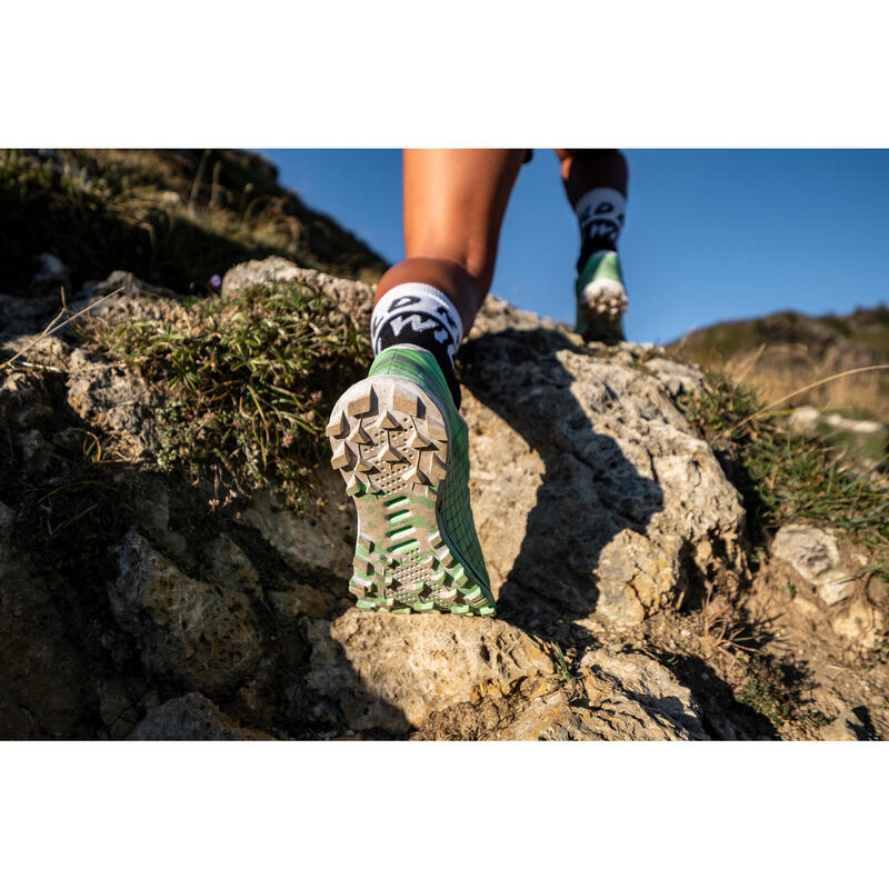 Chaussures trail running compétition femme - kiprun race light vert clair