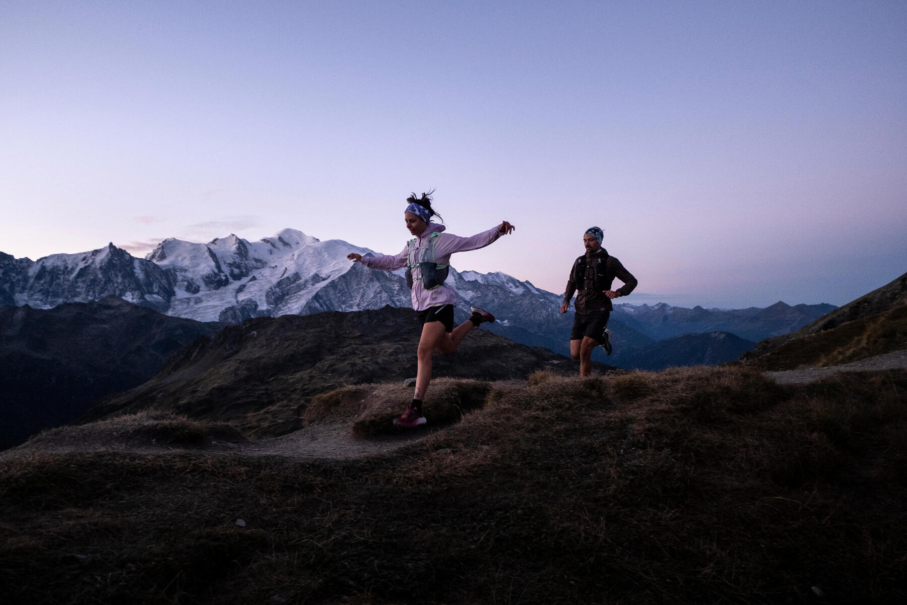 ¿Y si conquistamos la montaña corriendo en la noche?