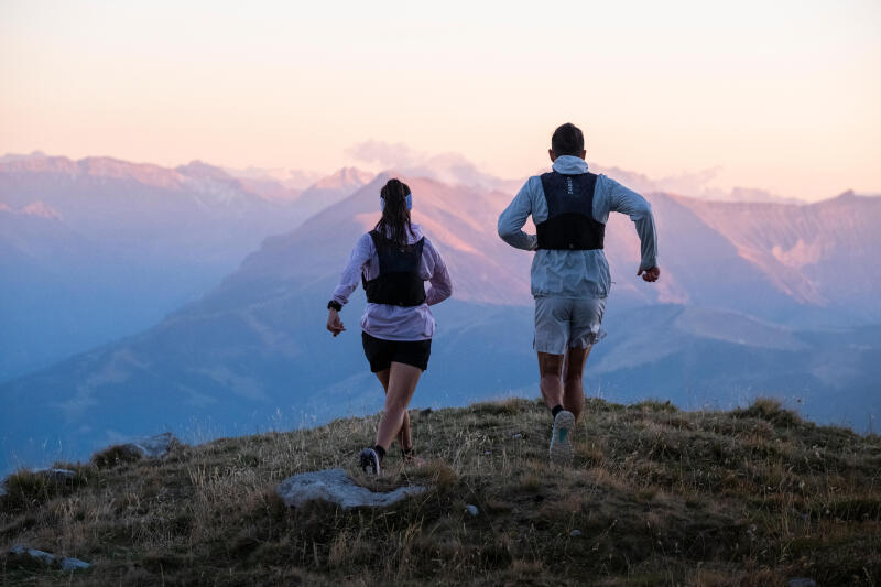 Plecak do biegania w terenie unisex Kiprun Trail 10 l z bukłakiem 1 l