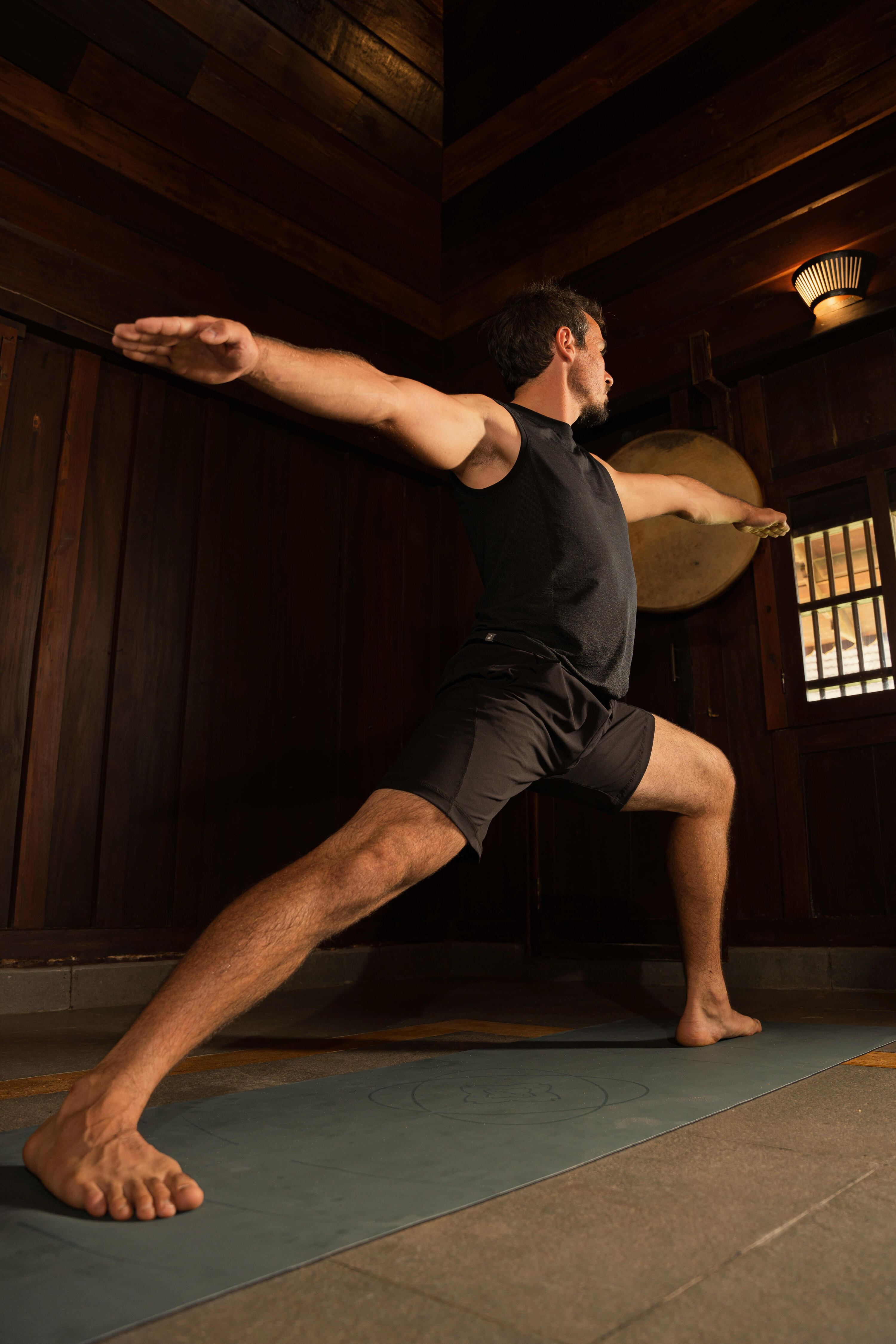 Shorts Herren dynamisches Yoga leicht - schwarz  7/9